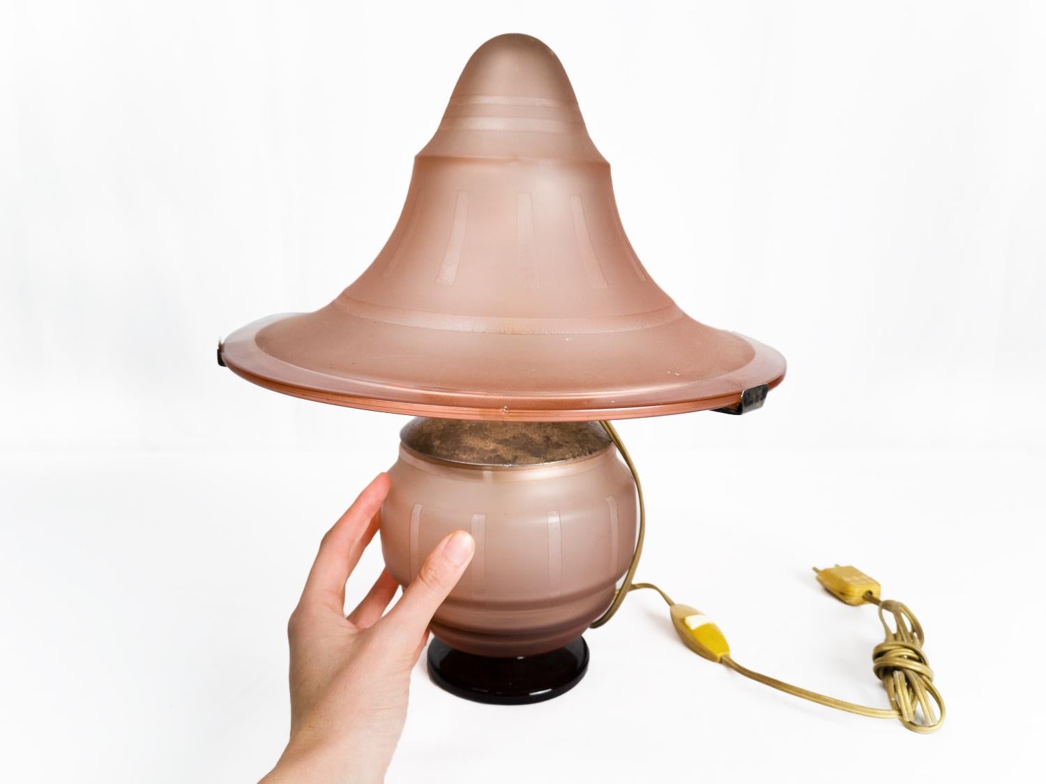 Lampada da tavolo a fungo in vetro rosa Art Déco, Francia, anni '30 in vendita 1