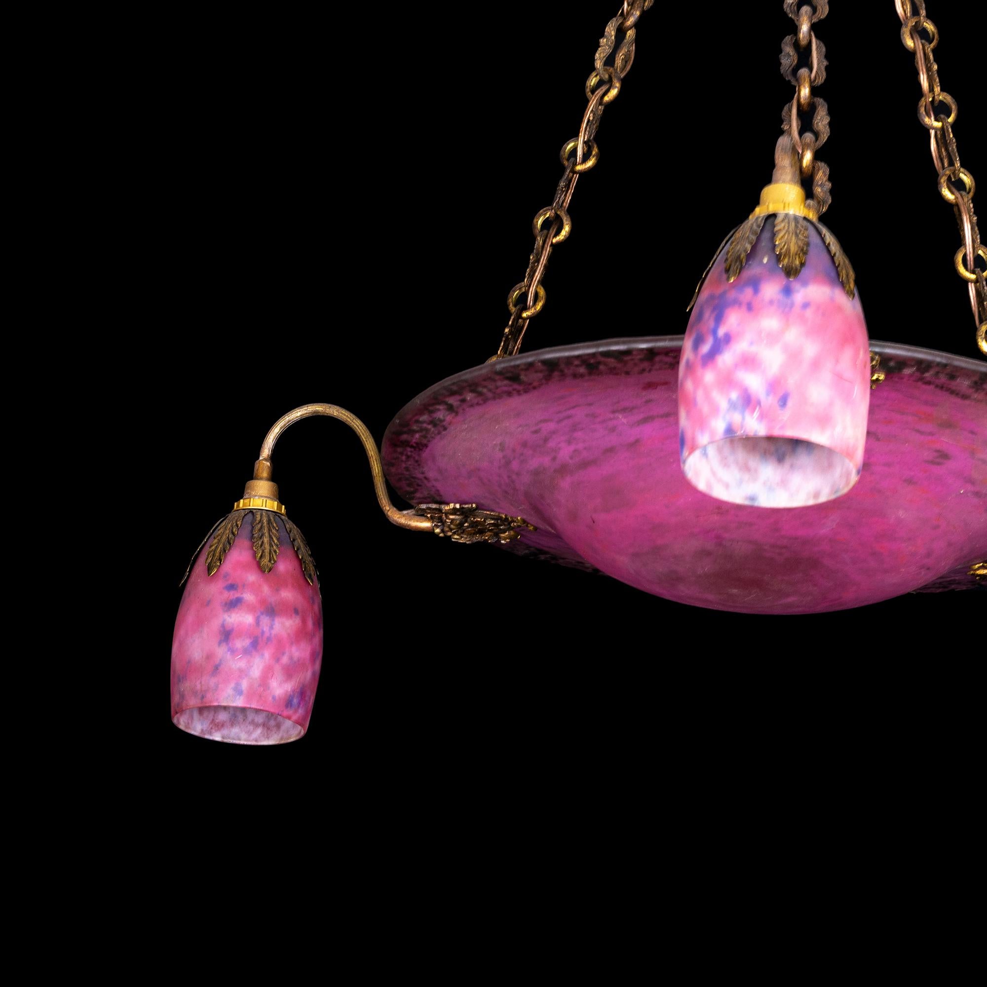 Lampadario a sospensione in vetro rosa Art Deco di Daum, 20° secolo in vendita 2