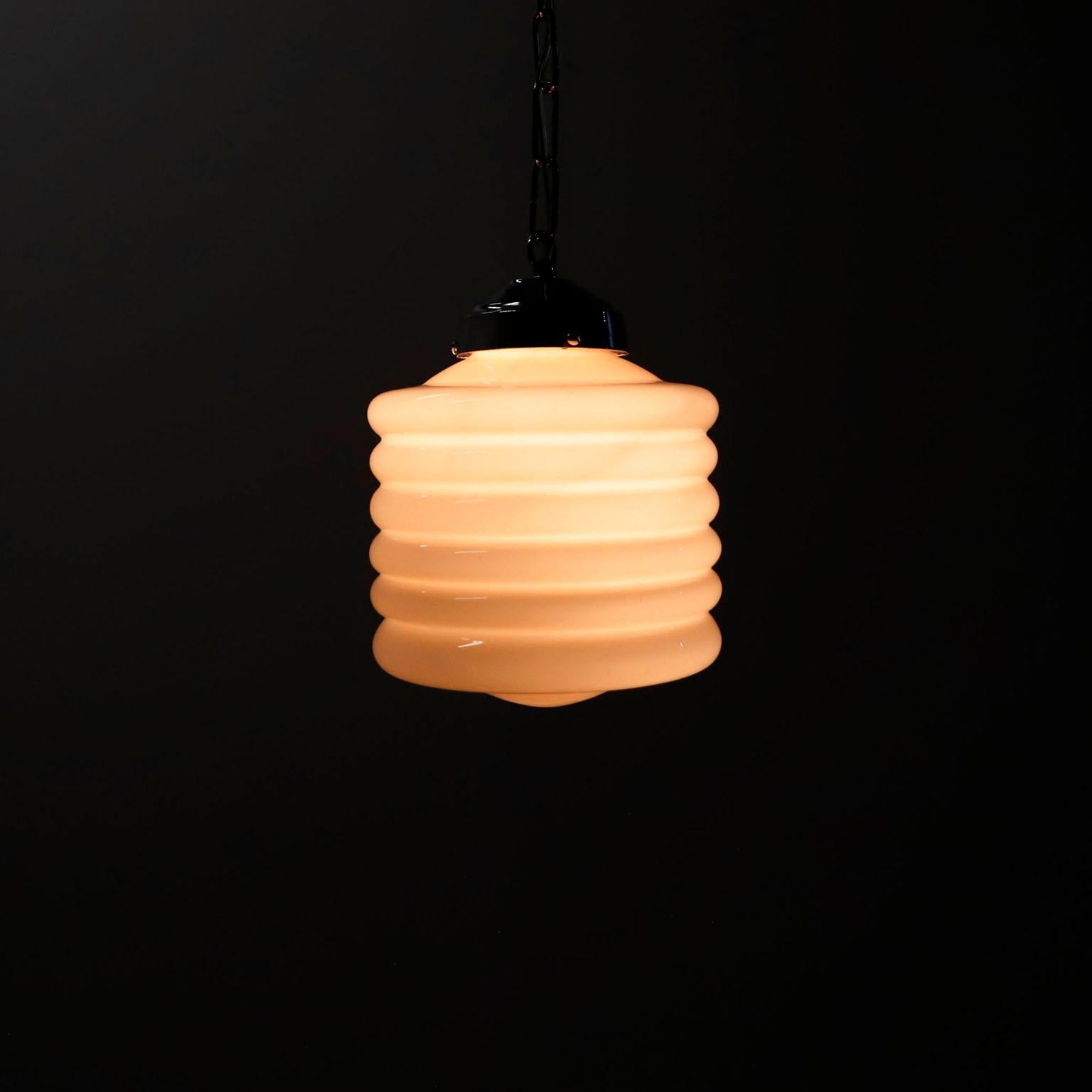 Messicano Lampada a sospensione in vetro rosa Art Deco in vendita