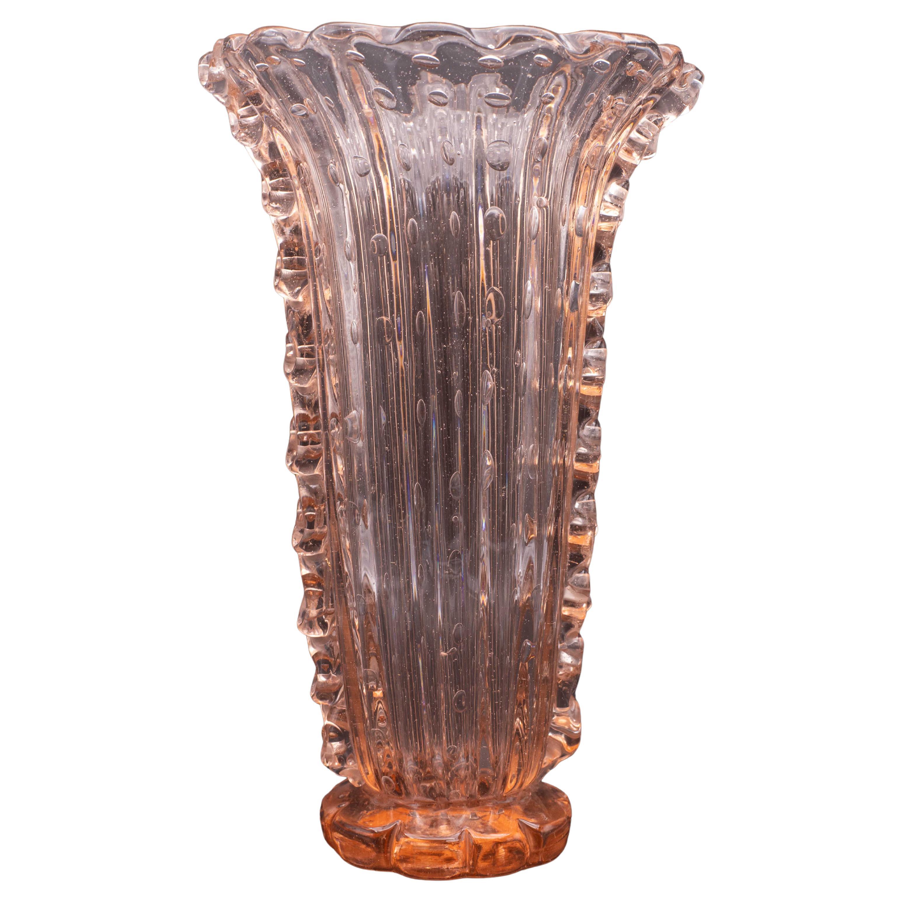 Rosa meraviglioso  Vaso di Murano realizzato dalle vetrerie Barovier&Toso negli anni 1930-40.
Un tocco di classe unico per decorare qualsiasi spazio.
Il vaso è stato realizzato con la tecnica delle bolle.
Eccellenti condizioni vintage.
