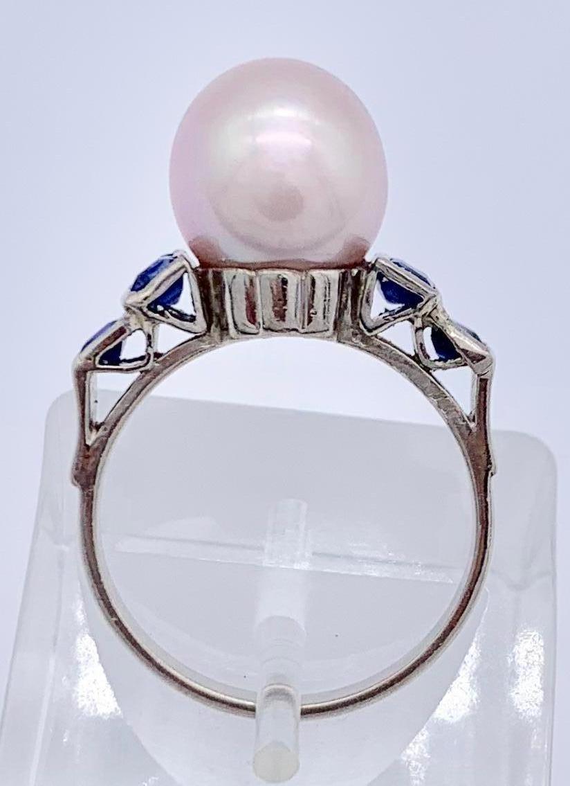 Ring aus Weißgold mit rosa Perle und Saphir im Art déco-Stil (Carréeschliff) im Angebot