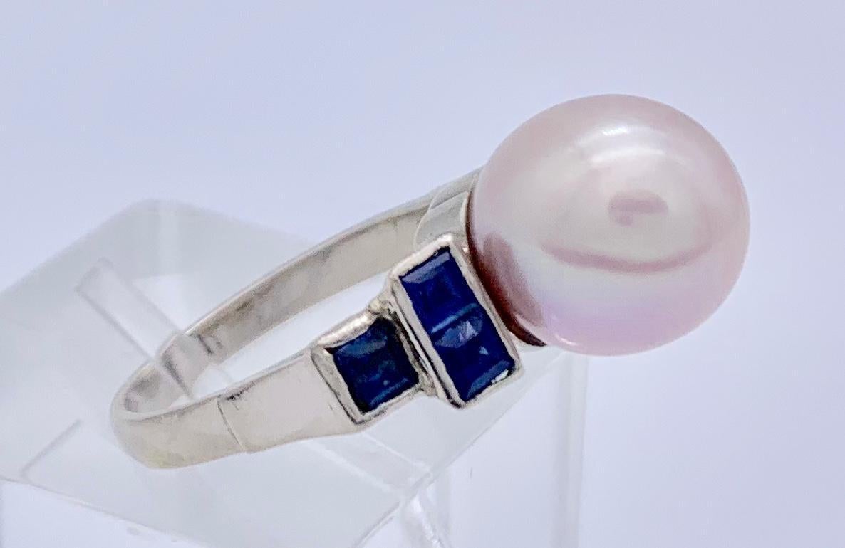 Ring aus Weißgold mit rosa Perle und Saphir im Art déco-Stil im Zustand „Hervorragend“ im Angebot in Munich, Bavaria