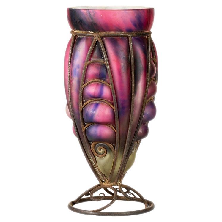 Vaso di vetro Art Deco rosa viola blu, Charles Schneider, Le Verre Fran�çais in vendita