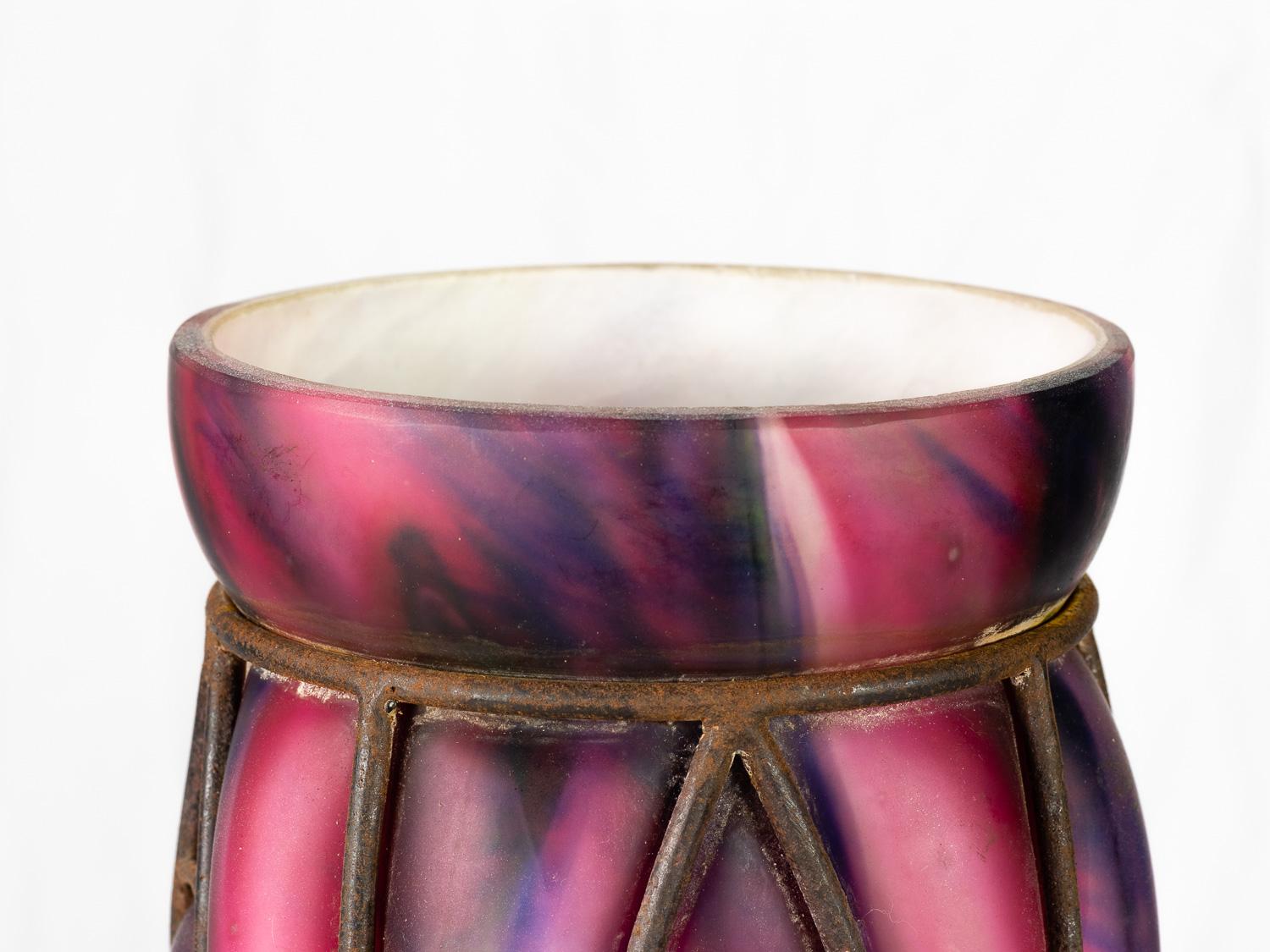 Art Deco Pink Purple Glass Vase, Charles Schneider, Le Verre Français In Good Condition For Sale In Lisbon, PT