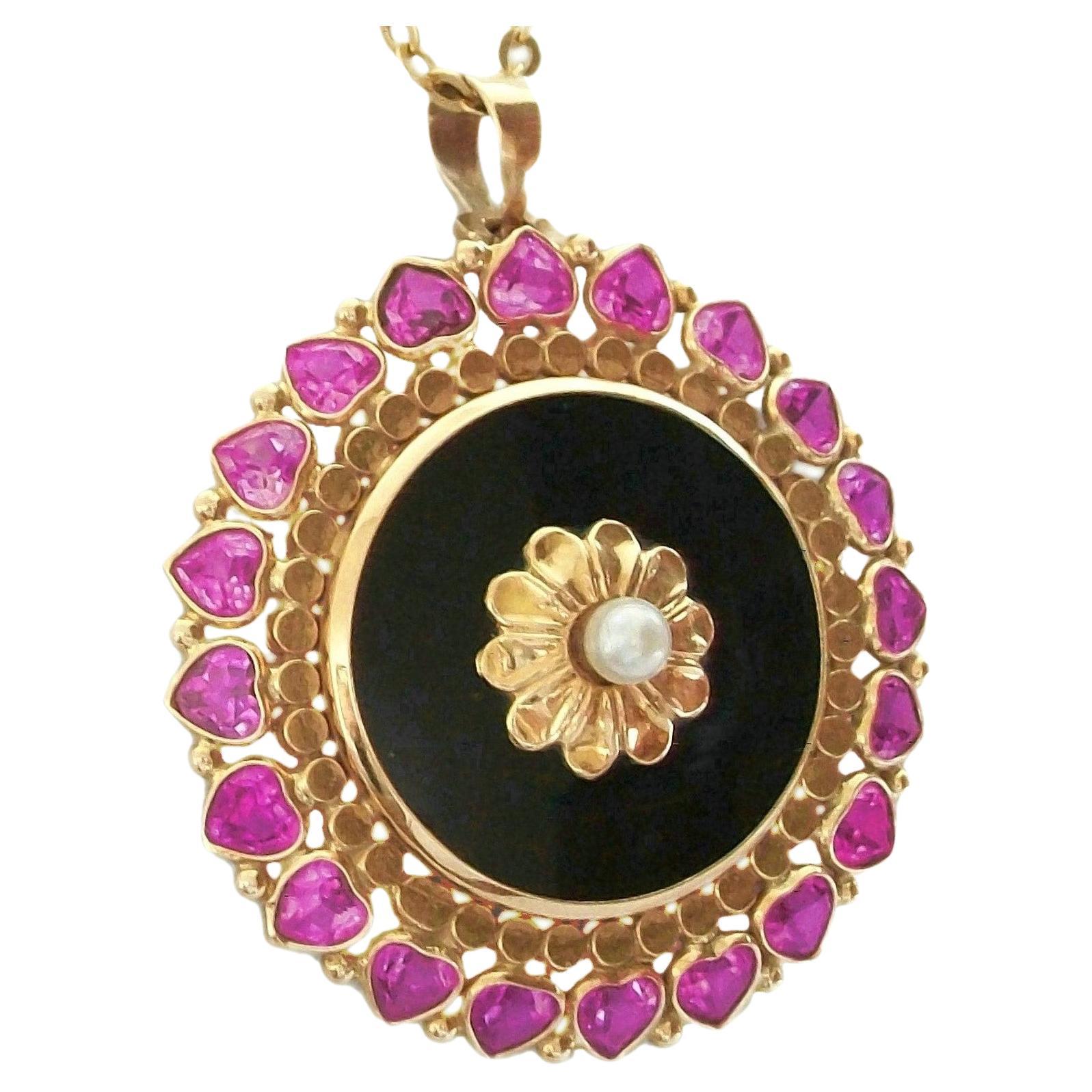 Art Deco Pink Sapphire, Onyx, Pearl & 18K Gold Pendant - France - 20th Century For Sale