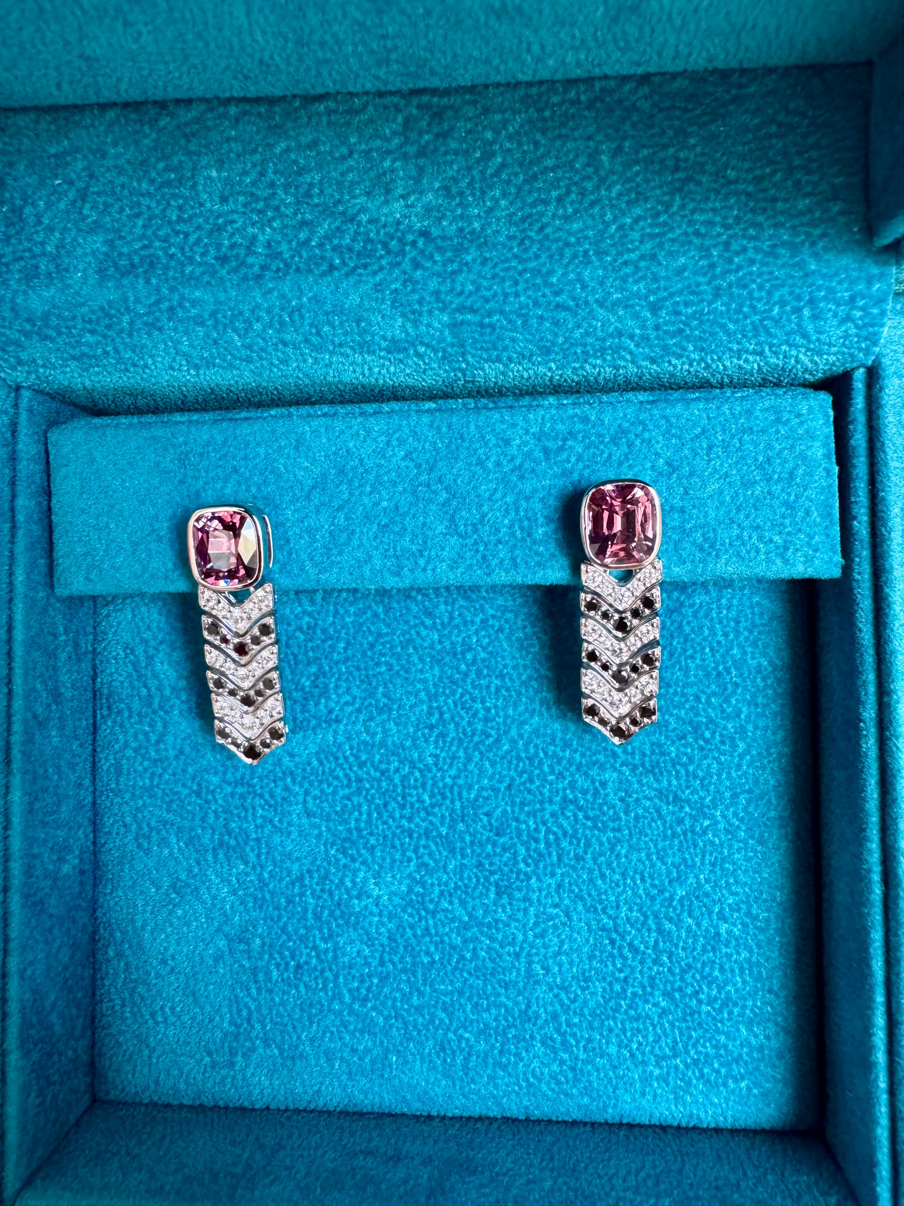 Art Déco Orecchini pendenti in oro bianco 18 carati con diamanti e spinello rosa Art Deco in vendita