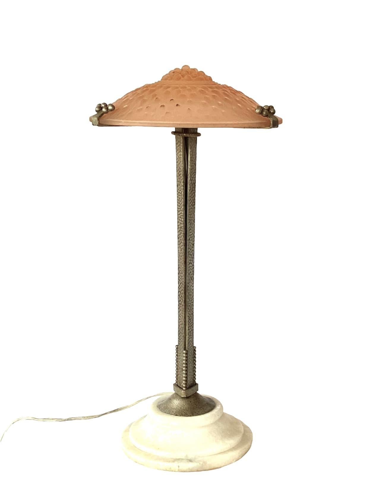 Metal Art Deco Pink Table Lamp Attrib. to Edgar Brandt, Muller Freres Luneville, 1930 For Sale