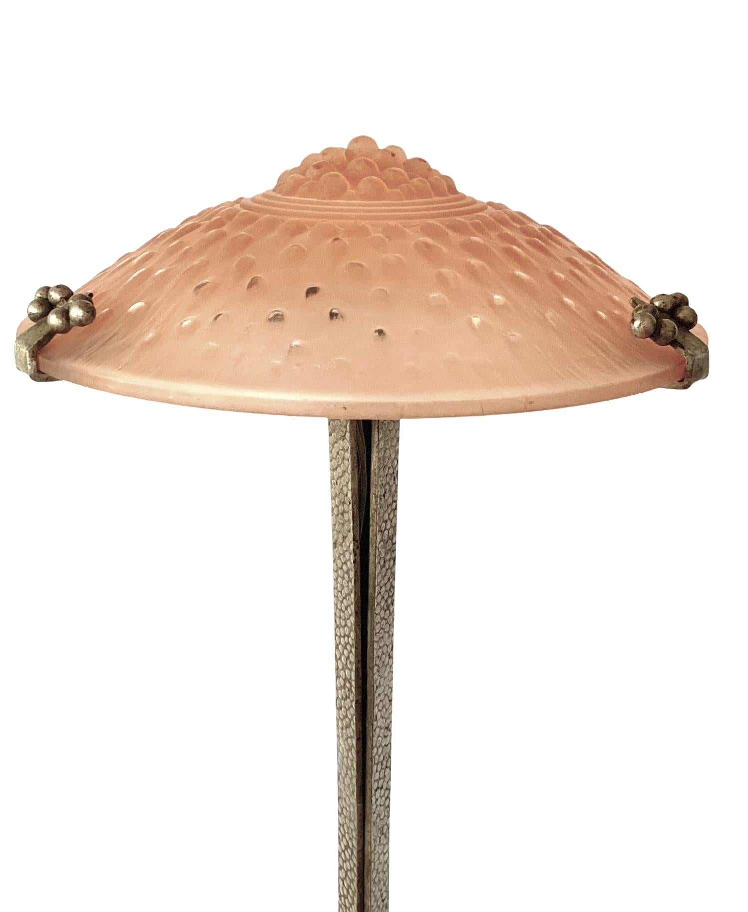 Art Deco Pink Table Lamp Attrib. to Edgar Brandt, Muller Freres Luneville, 1930 For Sale 1