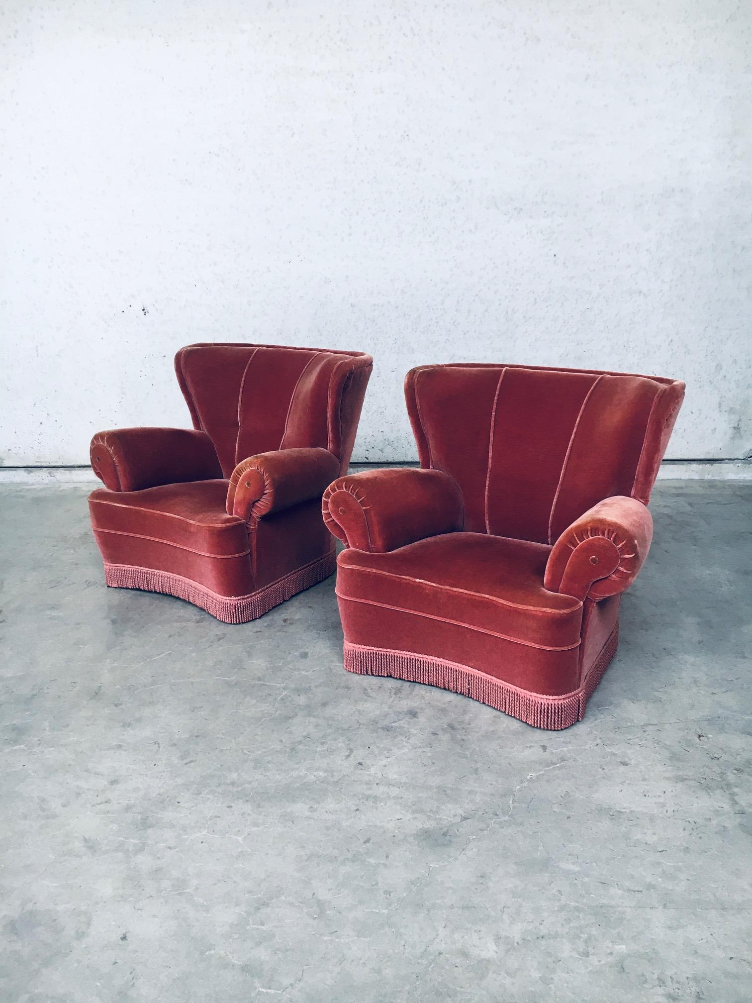 Vintage Art Deco design pink velvet armchair fauteuil Set of 2 with fringe. Made in Italy, 1930s / 40s. Curved large lucious pink velvet lounge chairs with fringed bottom. Spring cushion seating on oak wooden frame. Both chairs are all original and