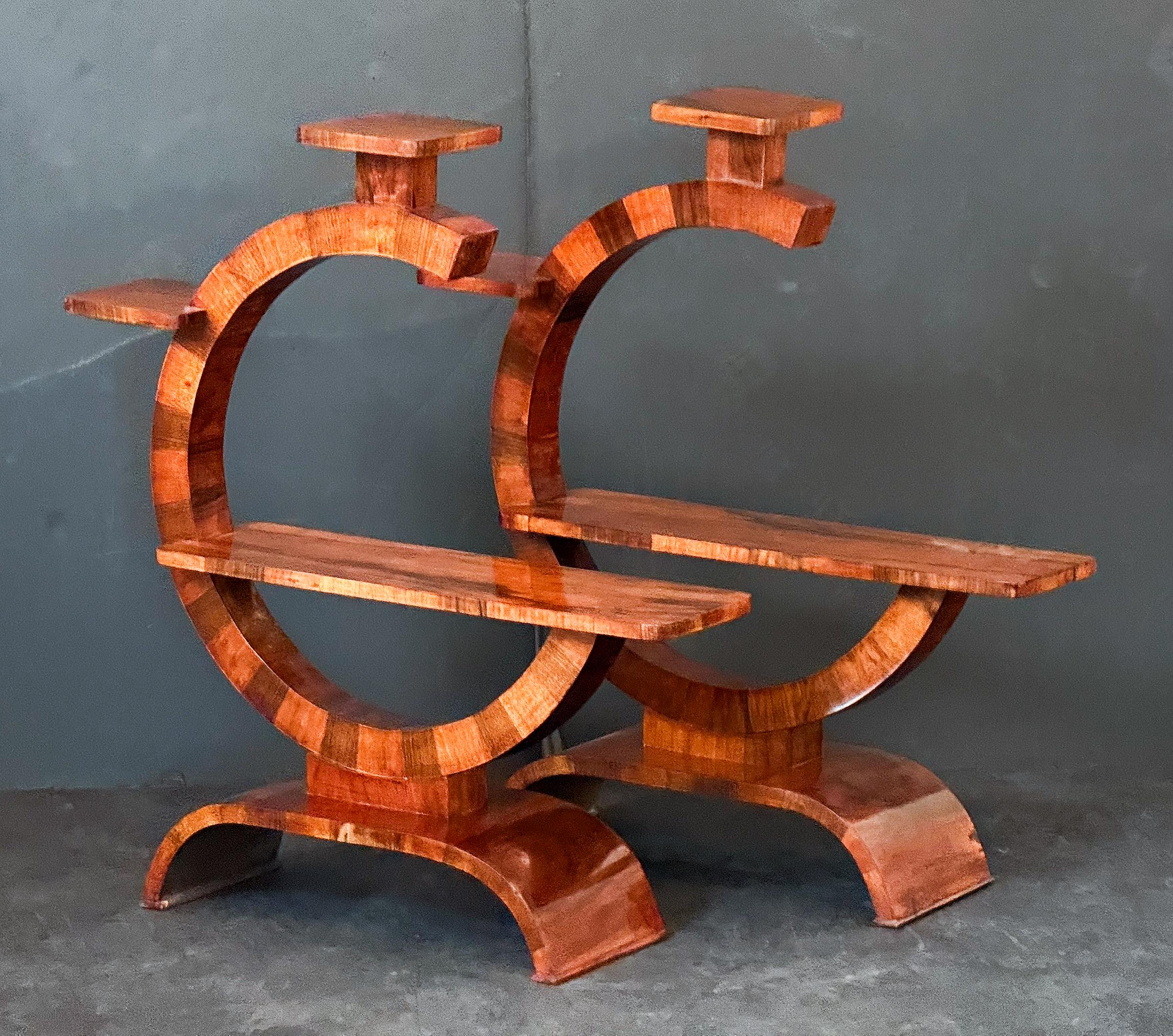 Piantane o Etageres Art Deco in noce figurato - Prezzo individuale in vendita 4