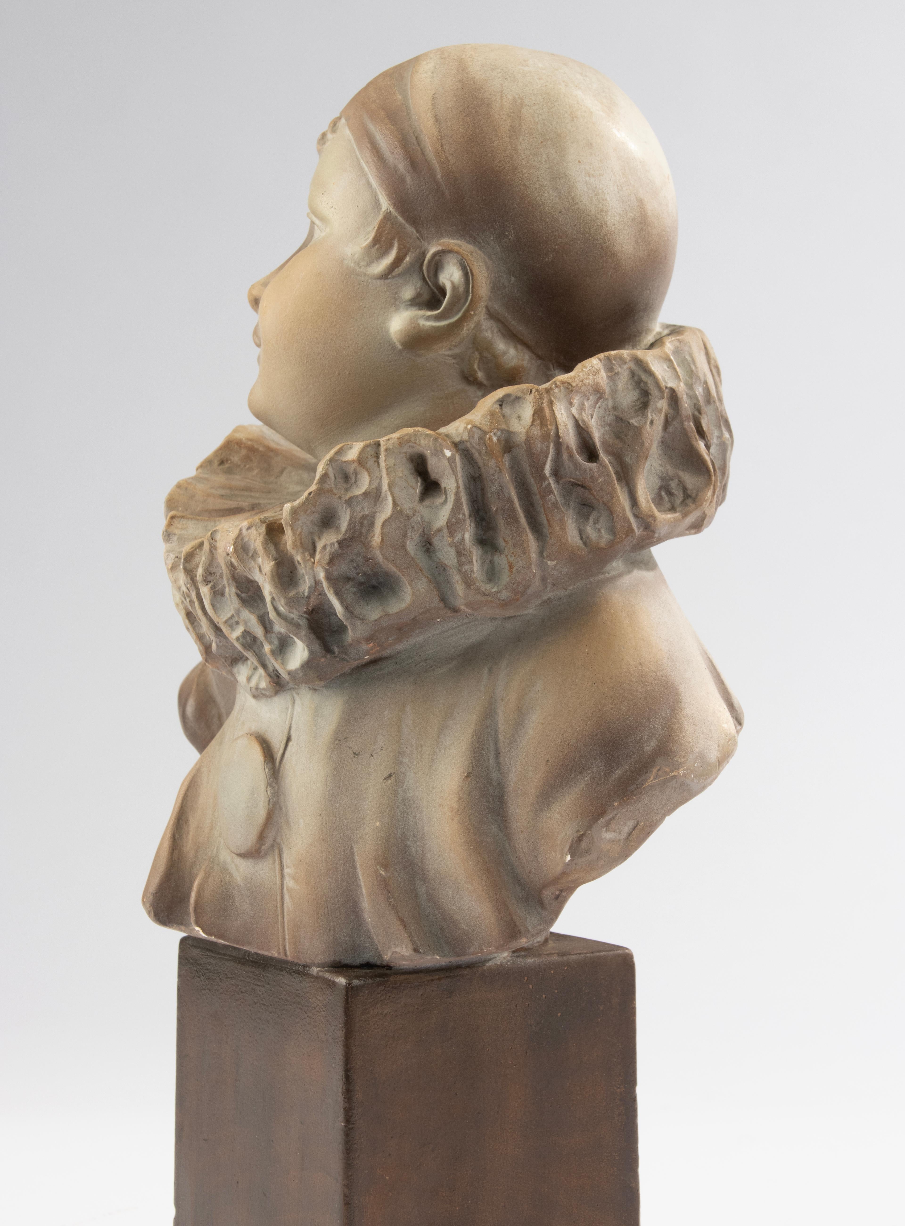 Intonaco Busto in gesso di un giovane Pierrot in stile Art Déco -  Giuseppe Carli in vendita
