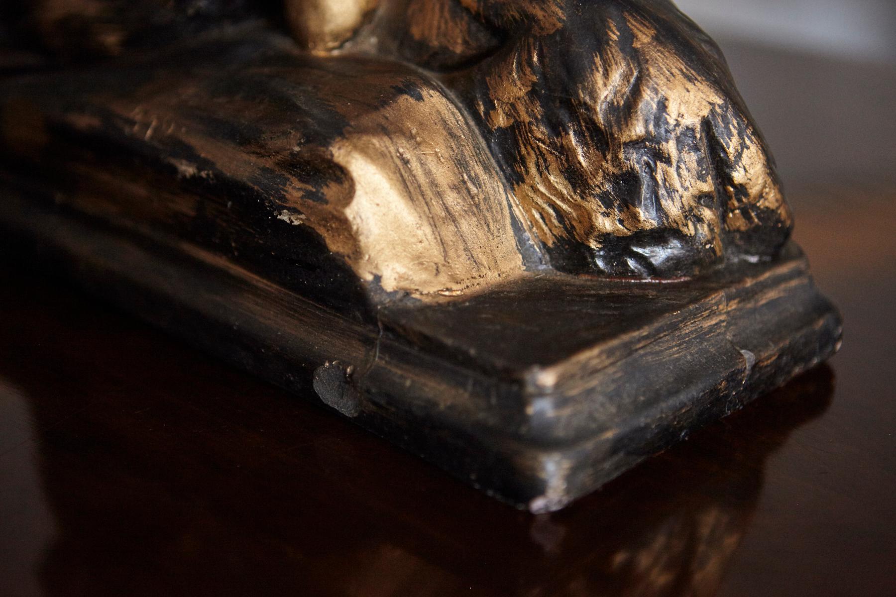 Scultura in gesso Art Déco di una donna con cane in vendita 4