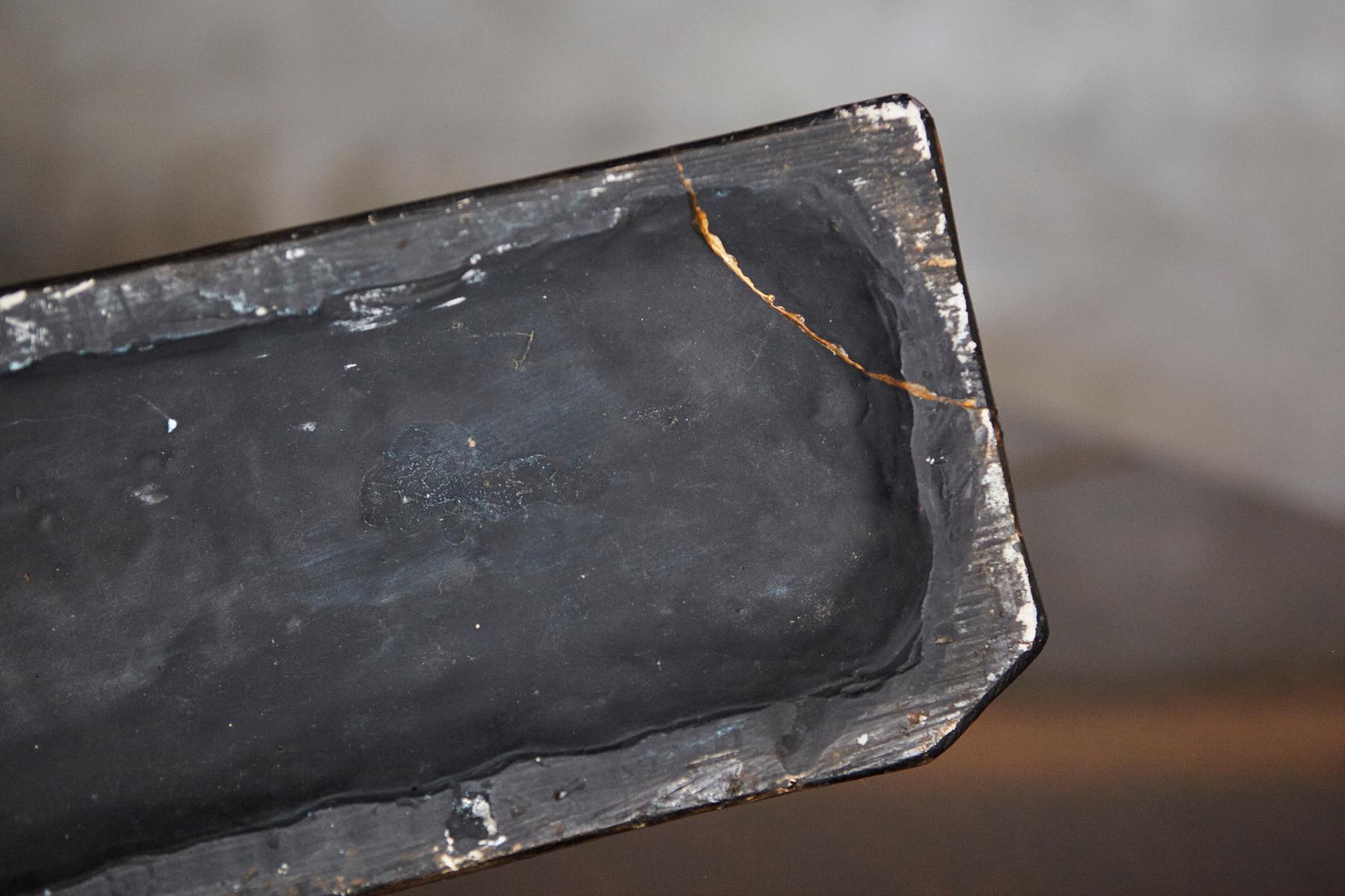 Scultura in gesso Art Déco di una donna con cane in vendita 6