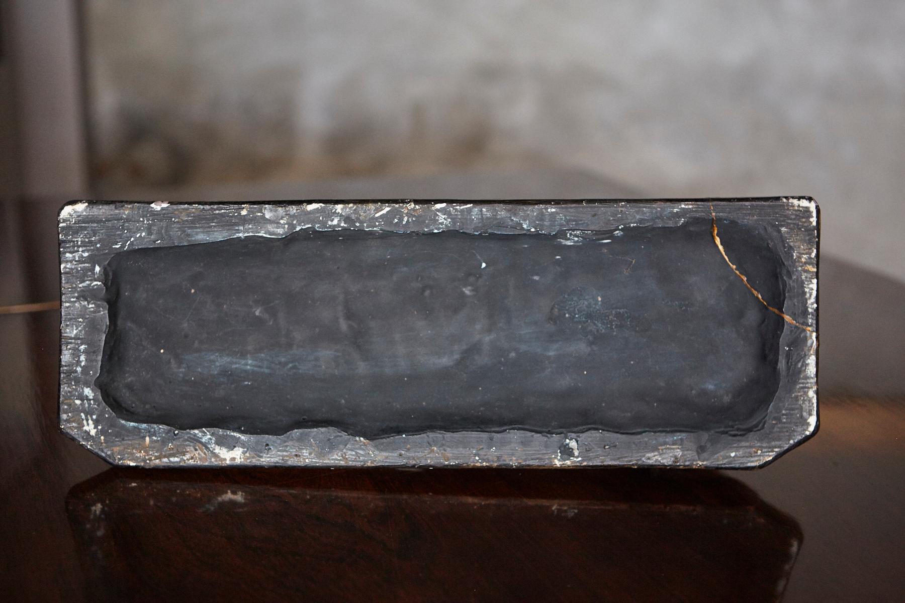 Scultura in gesso Art Déco di una donna con cane in vendita 7