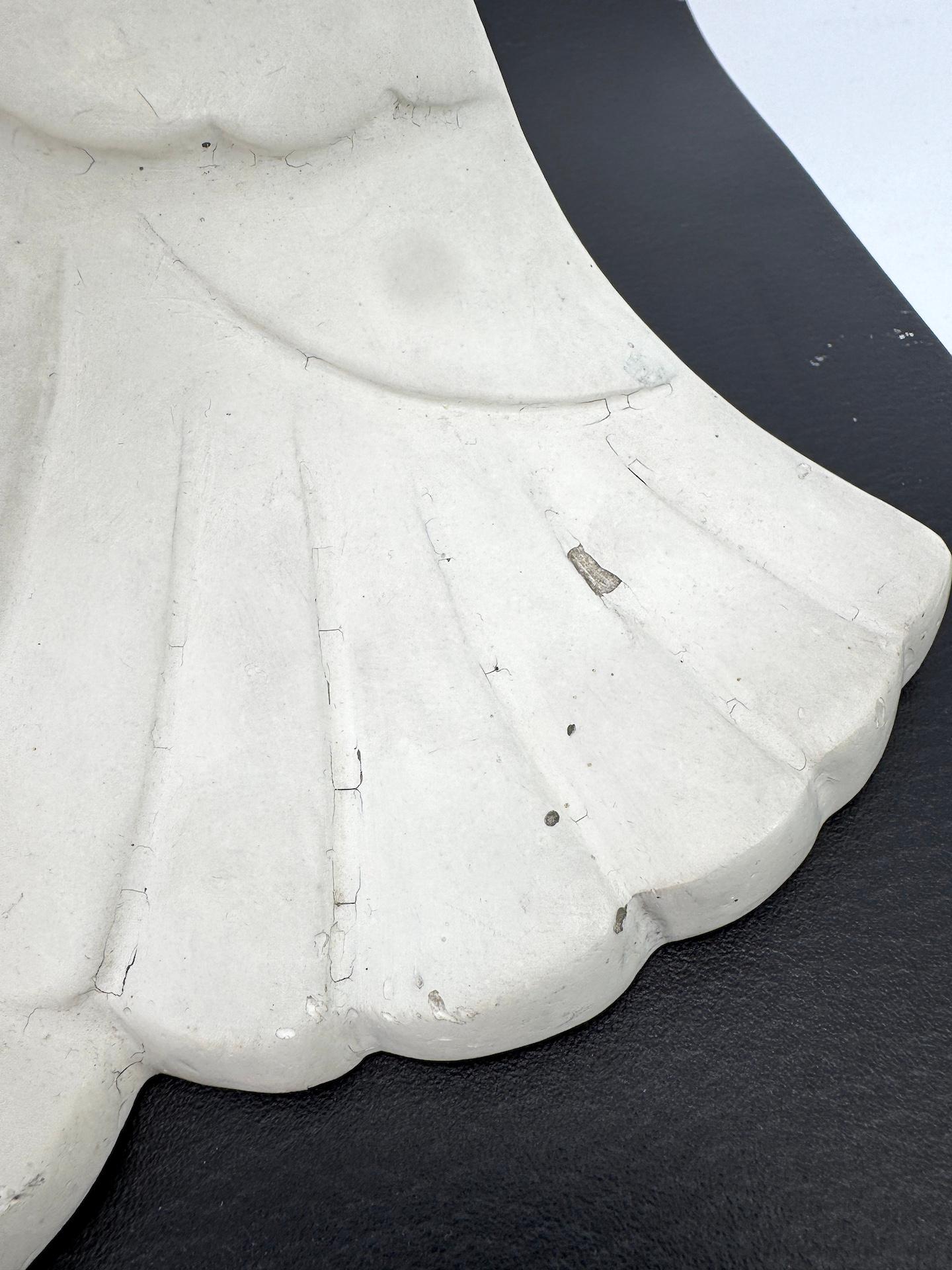 Applique in gesso Art Decor decorata con una coppia di colombe in vendita 2
