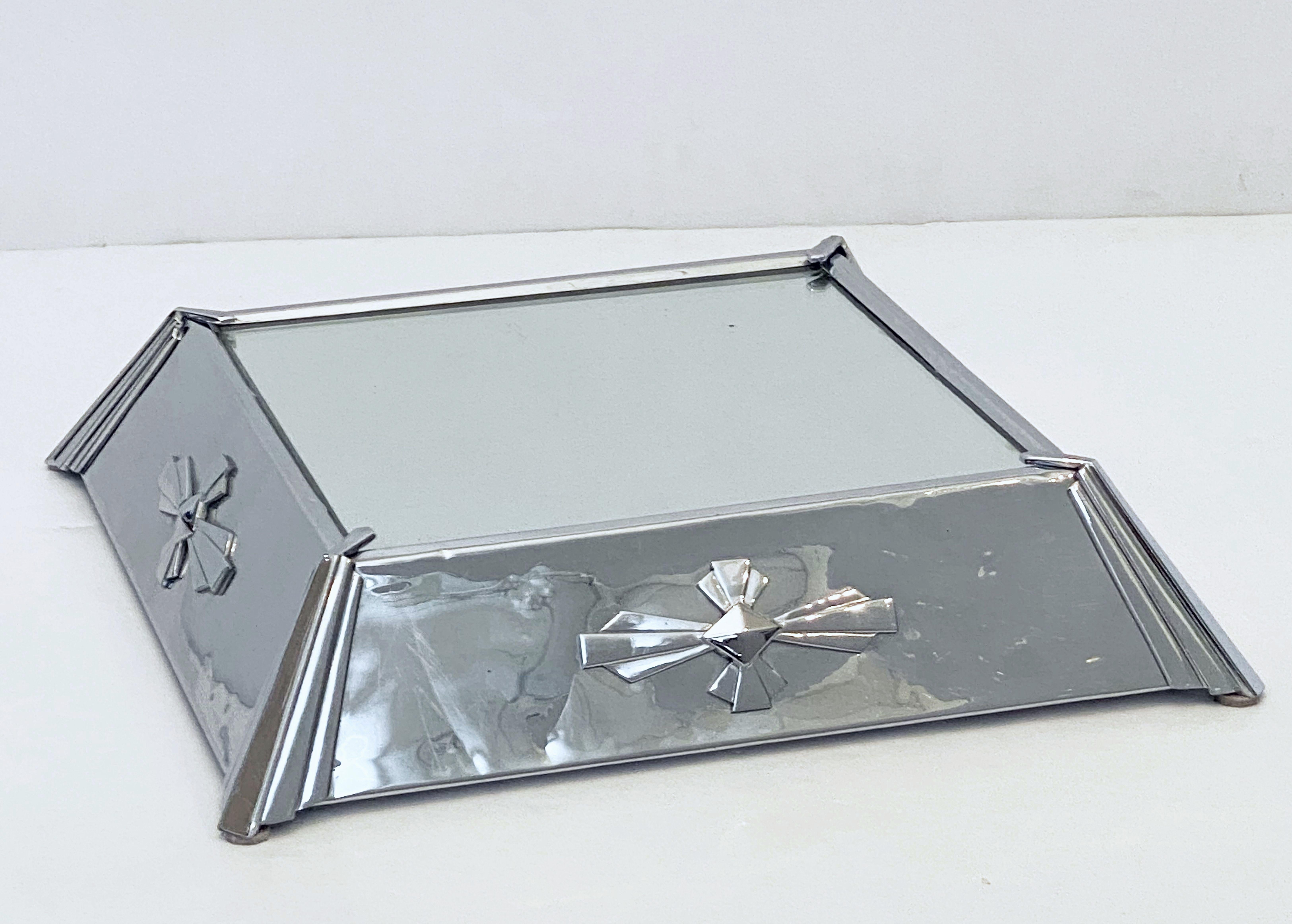 Miroir de plateau Art Déco ou présentoir à gâteaux en miroir d'Angleterre en vente 10