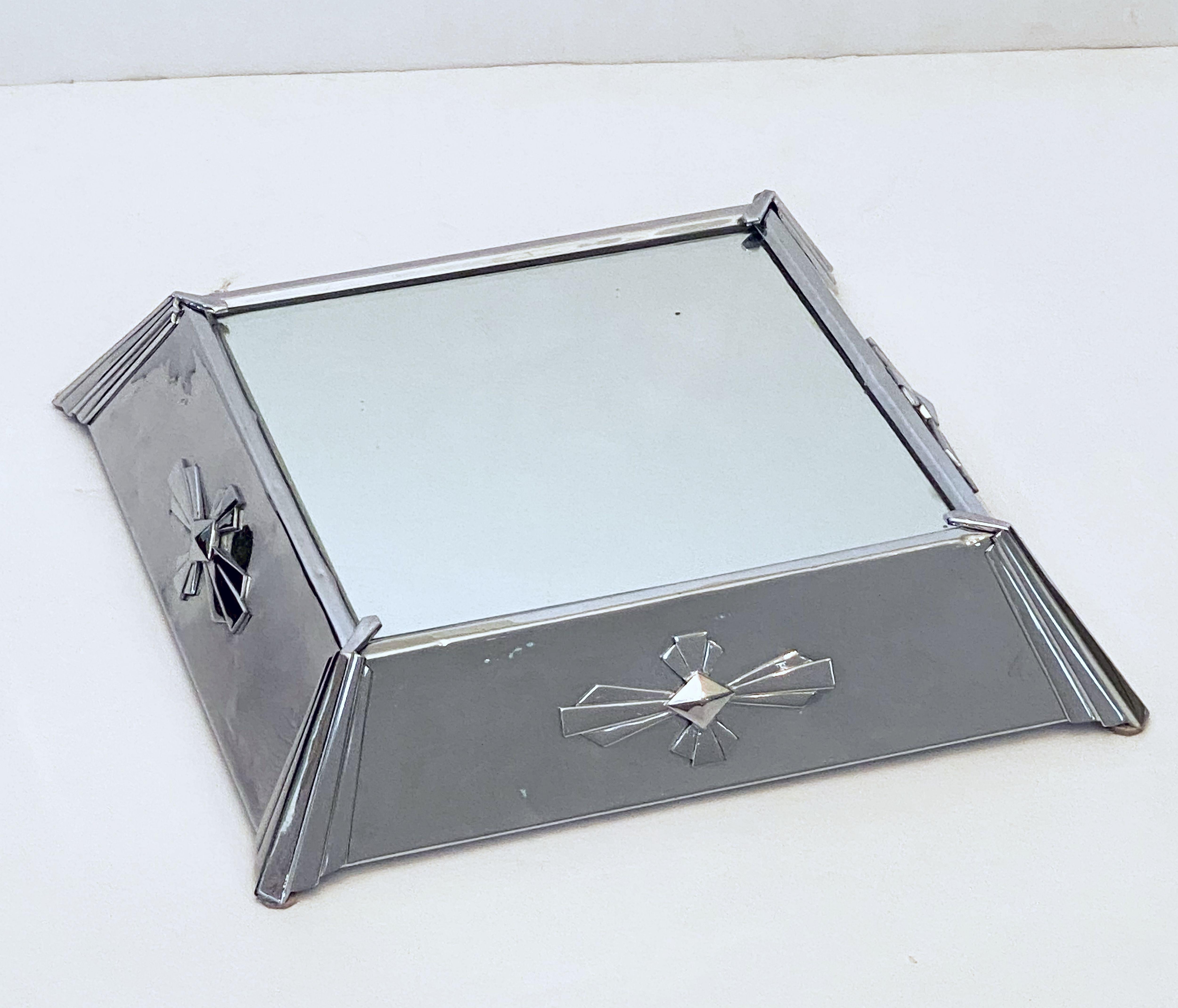 Art Deco Plateau Mirror or Mirrored Cake Stand from England For Sale 9