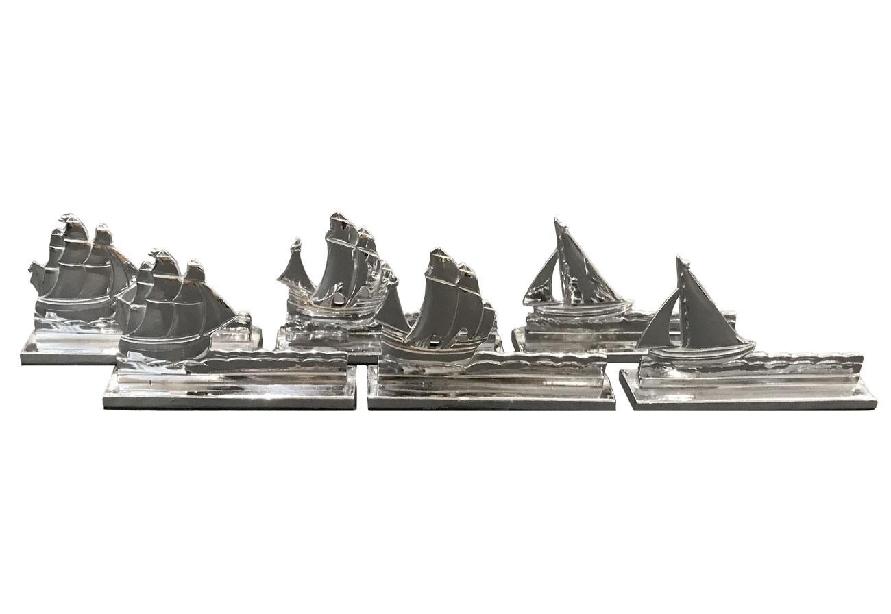 Set von 12 versilberten Messerhaltern für Boote im Art déco-Stil (Französisch) im Angebot