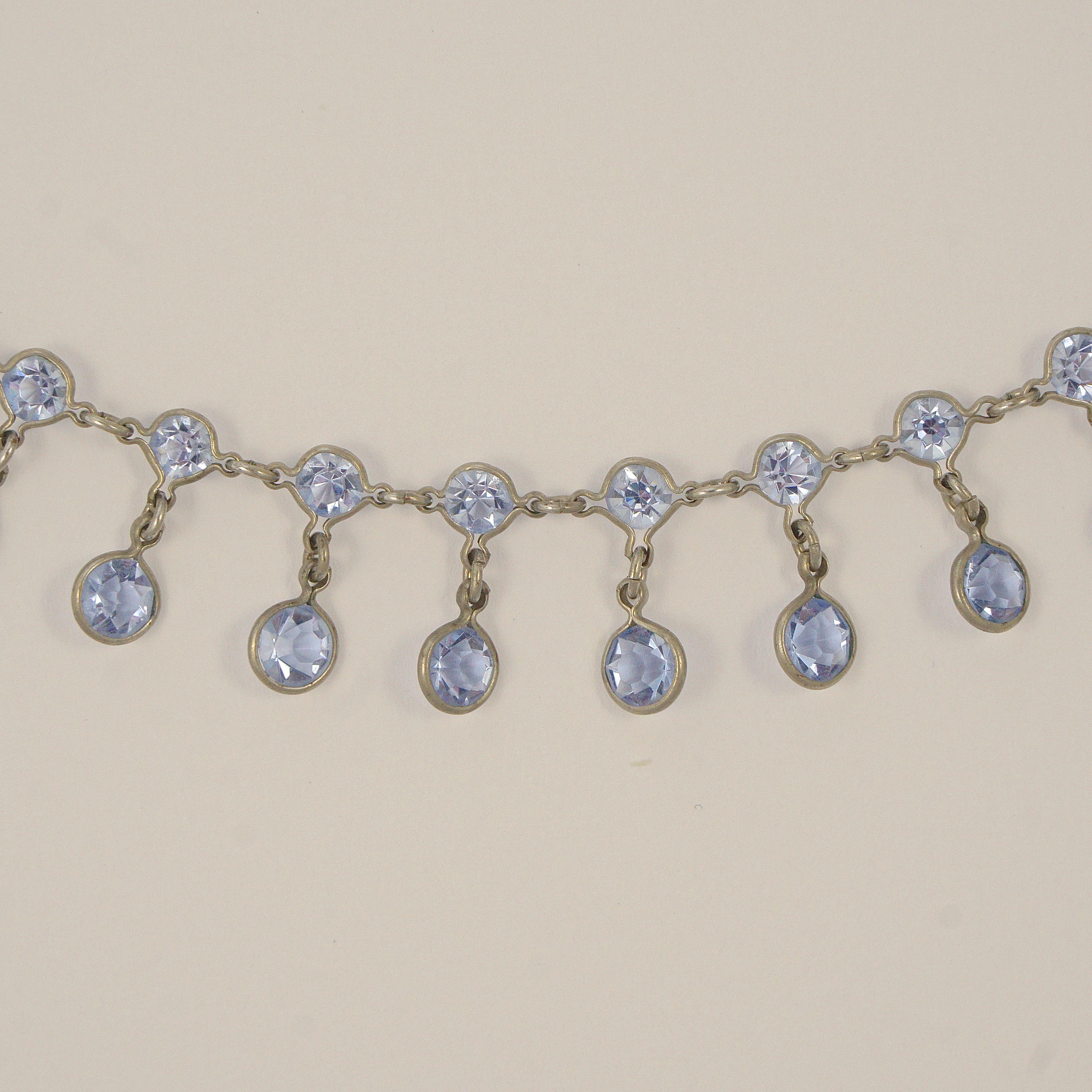 da uomo o donna Collana a festone Art Deco con gocce di cristallo blu, anni '20 circa in vendita