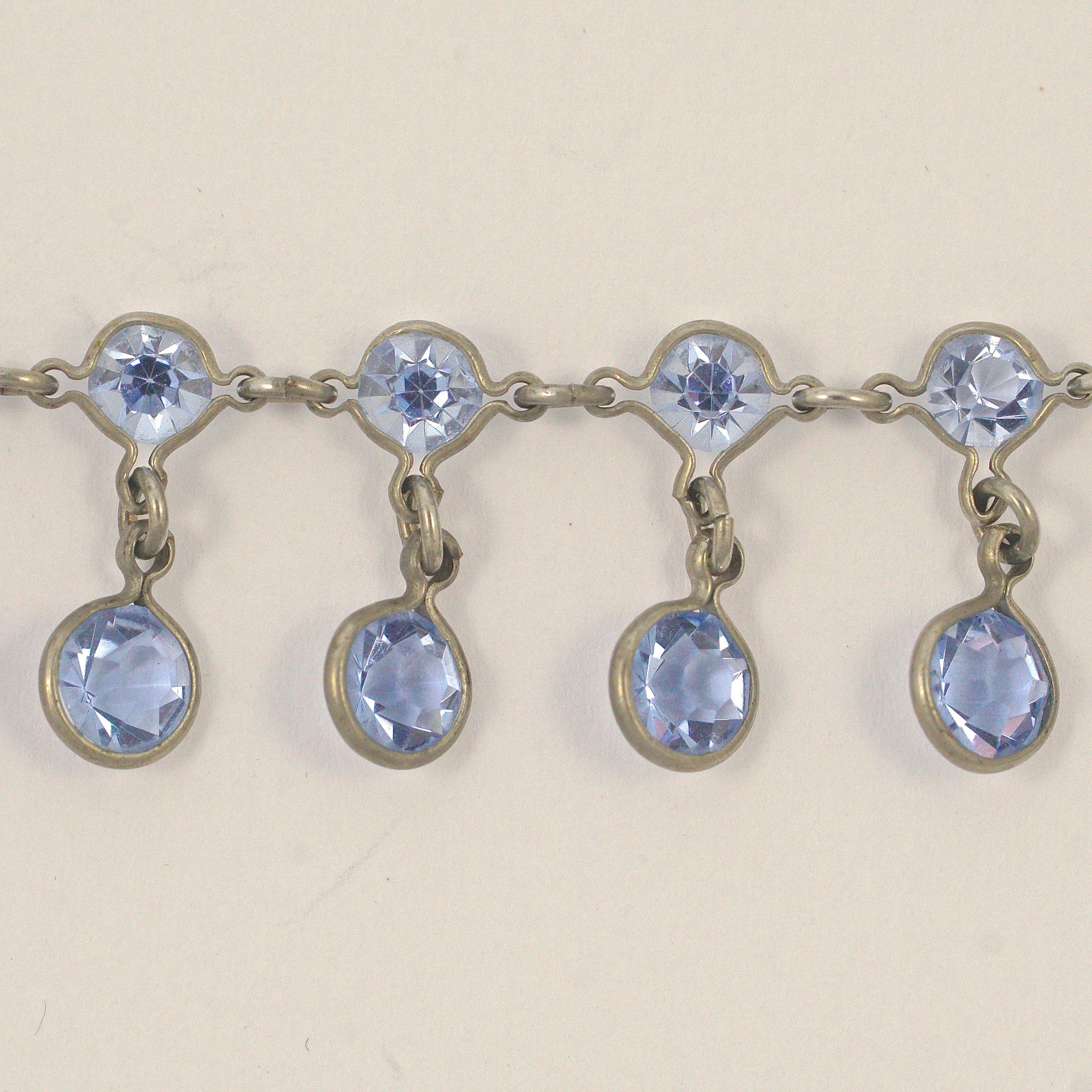 Collana a festone Art Deco con gocce di cristallo blu, anni '20 circa in vendita 1