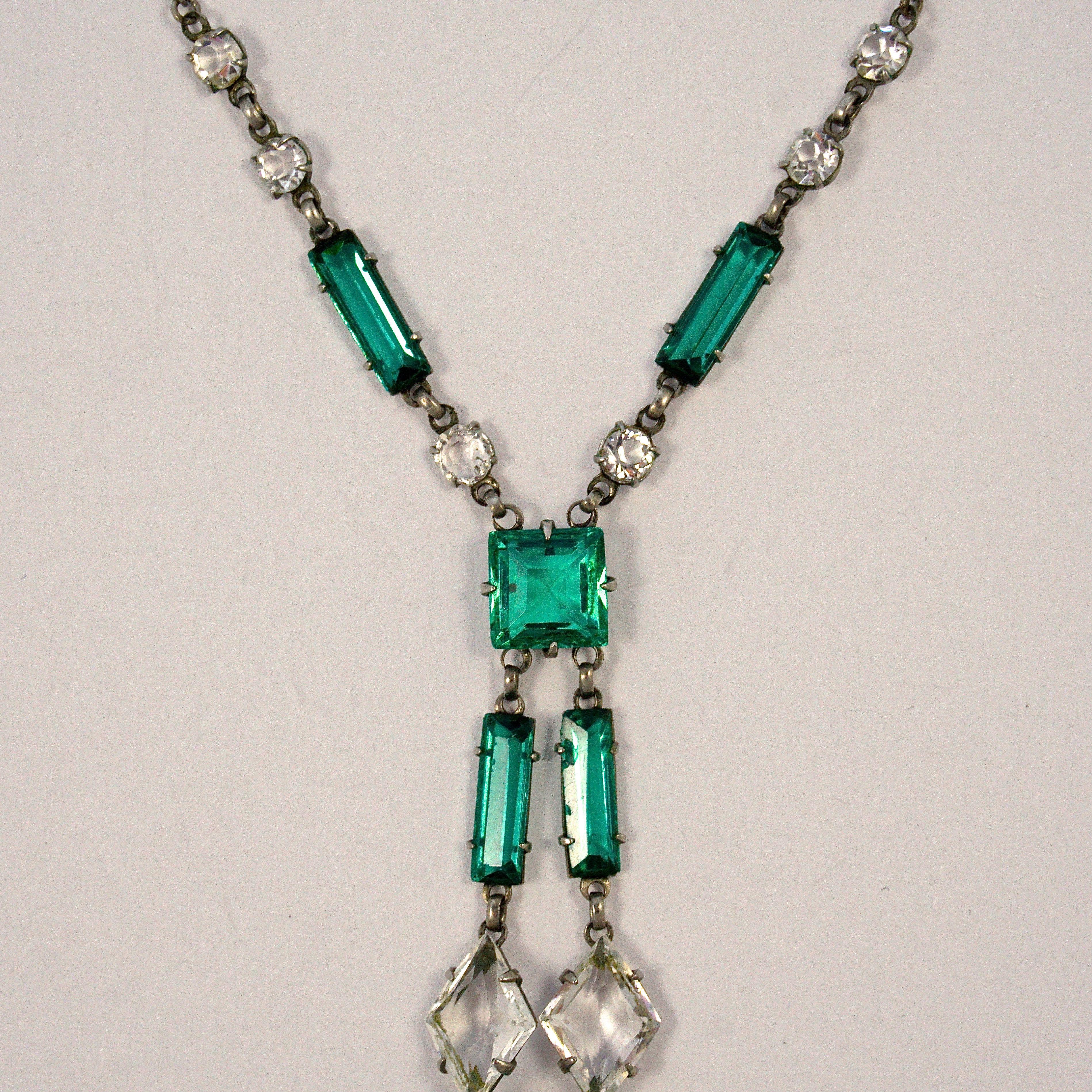 Art Deco Platinon bar and link chain necklace, featuring a very beautiful drop pendant with sea green and clear crystals. The faceted crystals are raised at the front and pointed at the back, for maximum sparkle. Length 41.7cm / 16.4 inches, and the