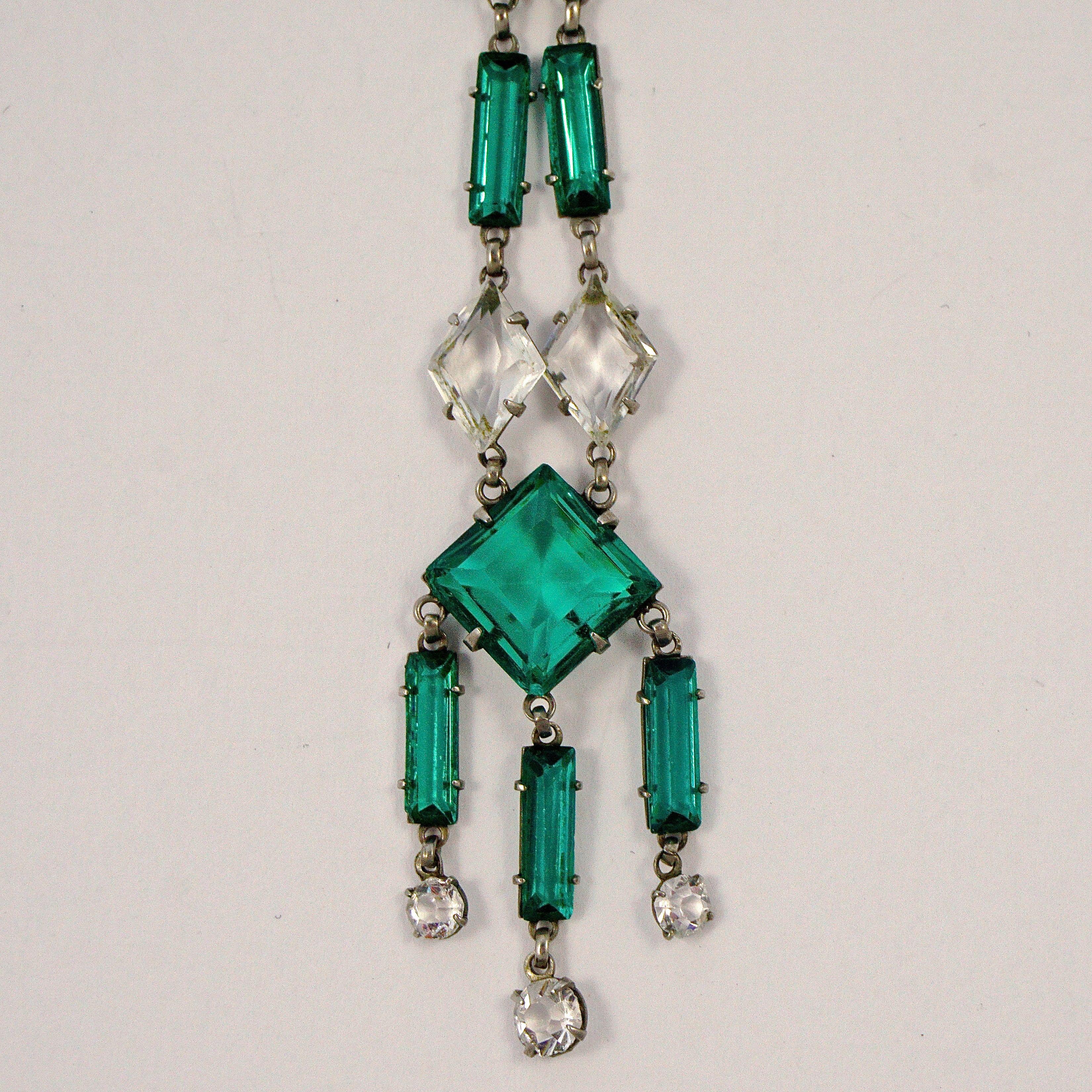 Art Deco Platinon Drop Pendant Link Necklace with Sea Green and Clear Crystals  In Good Condition For Sale In London, GB