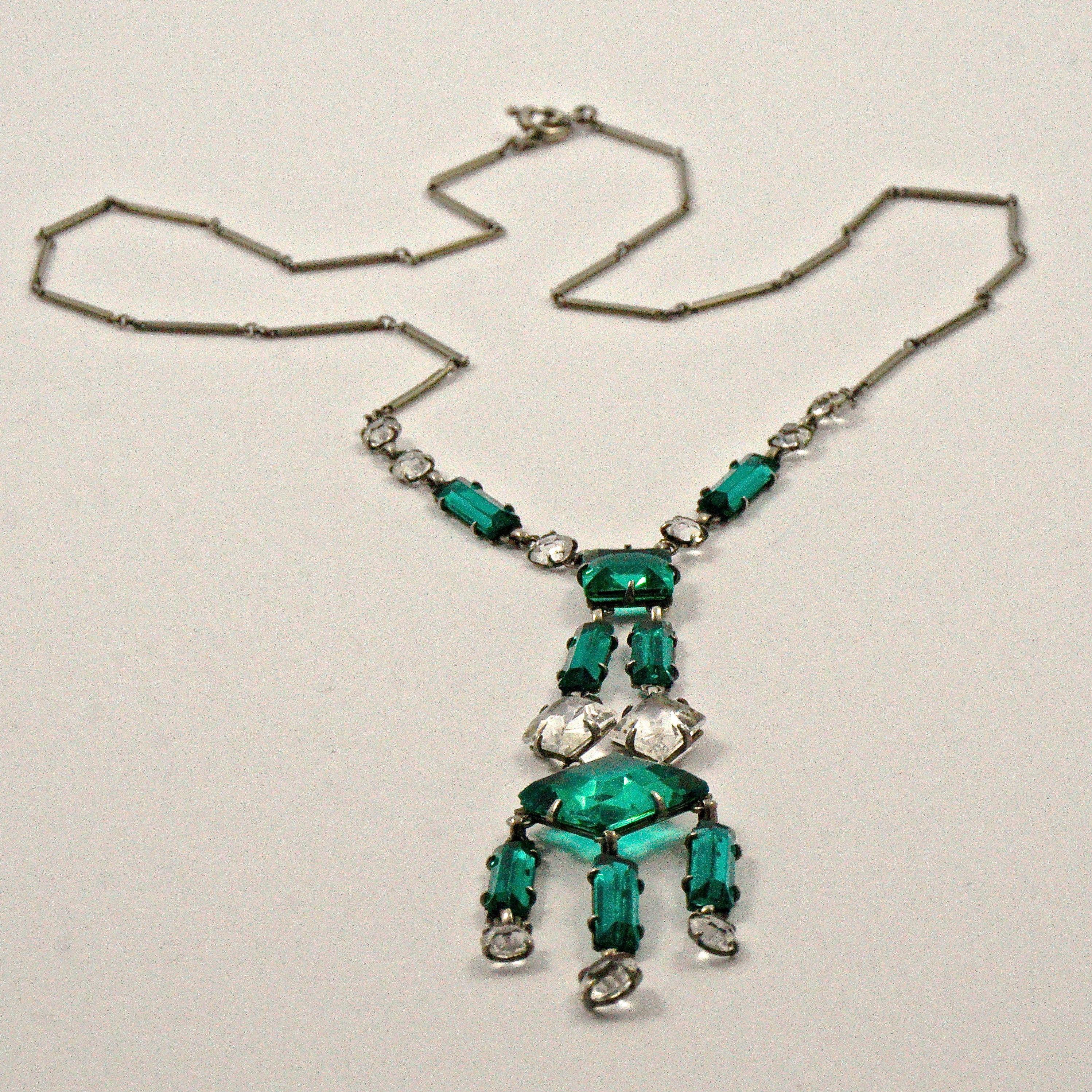 Art Deco Platinon Drop Pendant Link Necklace with Sea Green and Clear Crystals  For Sale 1