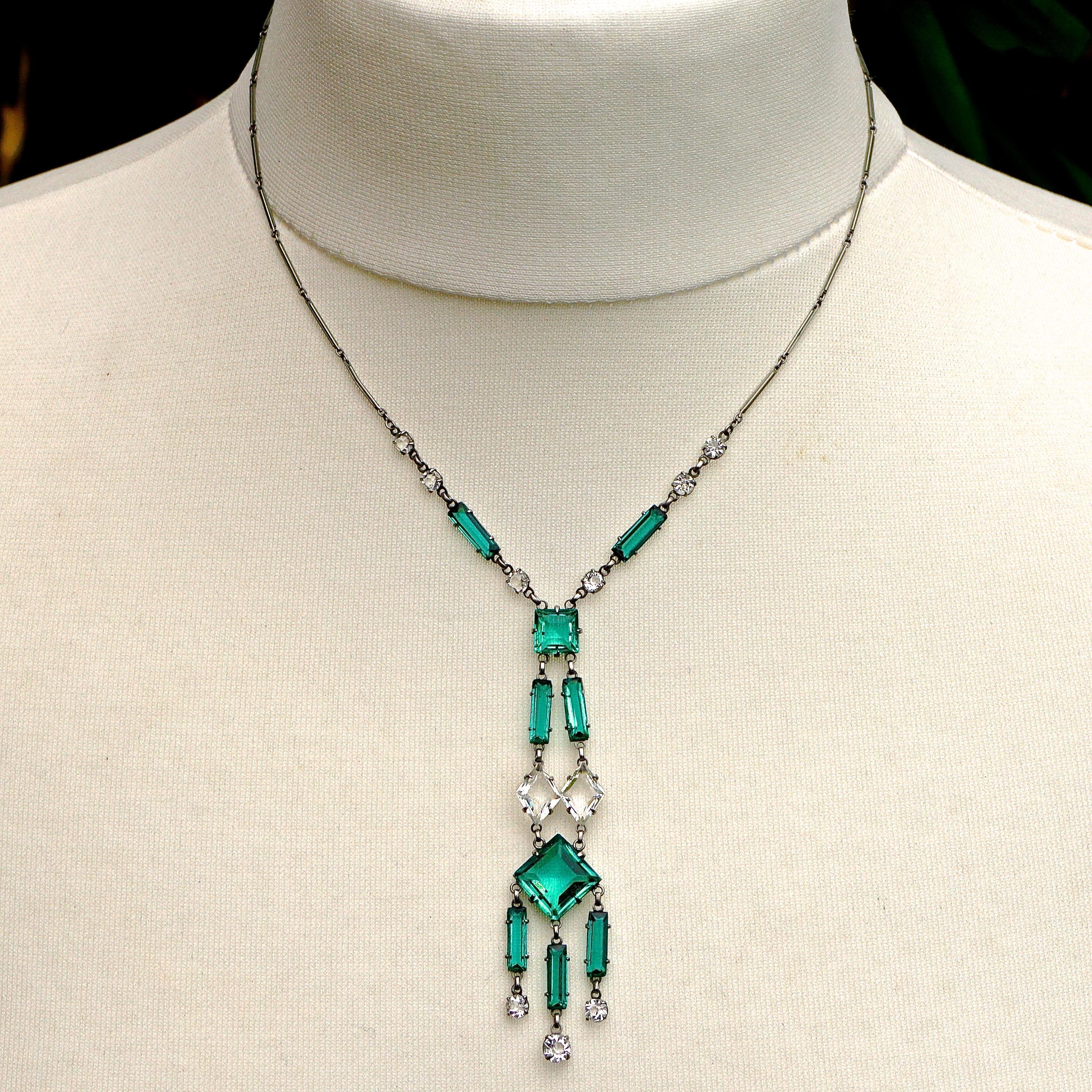 Art Deco Platinon Drop Pendant Link Necklace with Sea Green and Clear Crystals  For Sale 2