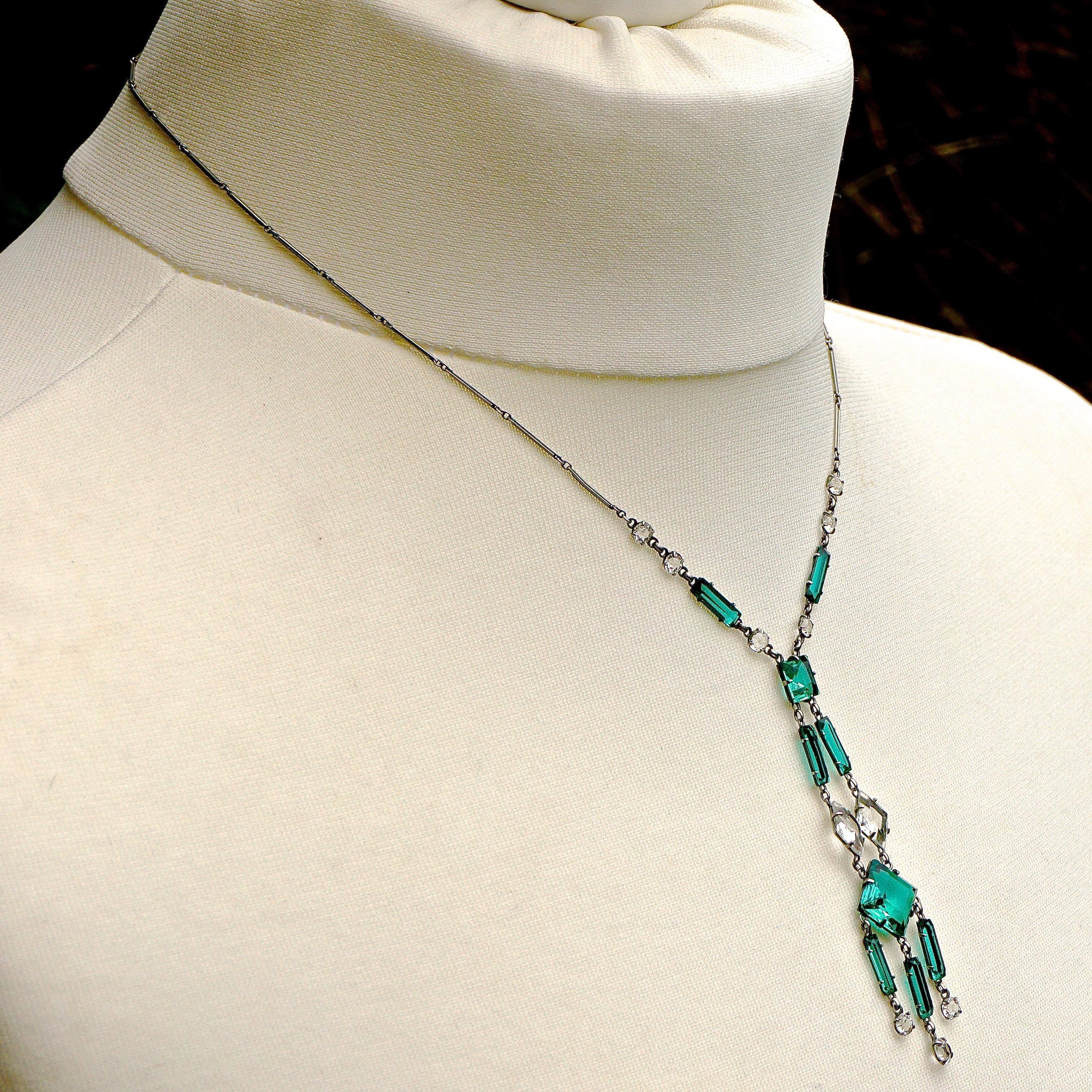 Art Deco Platinon Drop Pendant Link Necklace with Sea Green and Clear Crystals  For Sale 3
