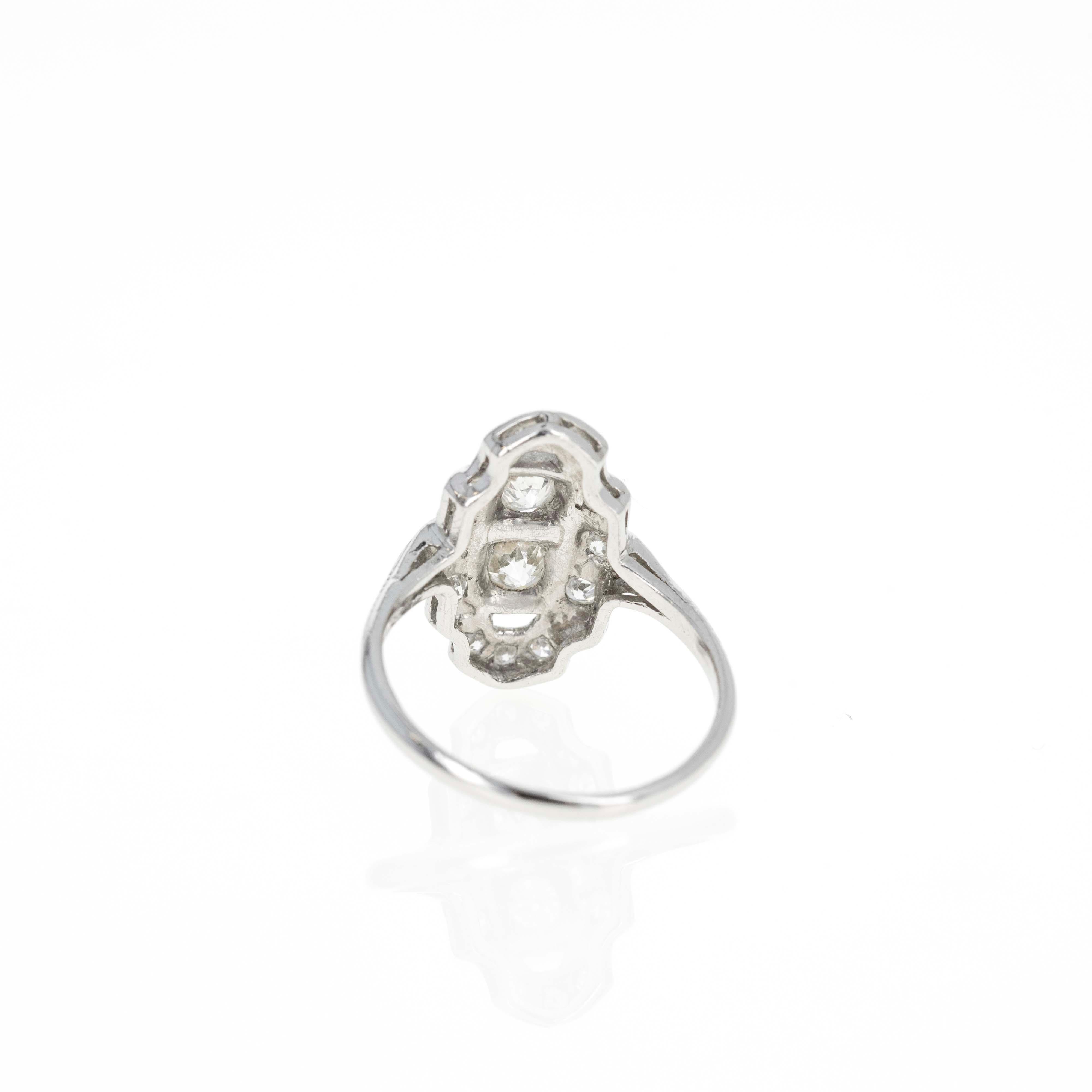 Bague bouclier Art déco en platine avec diamant européen ancien de 0,50 carat Excellent état - En vente à Cape May, NJ