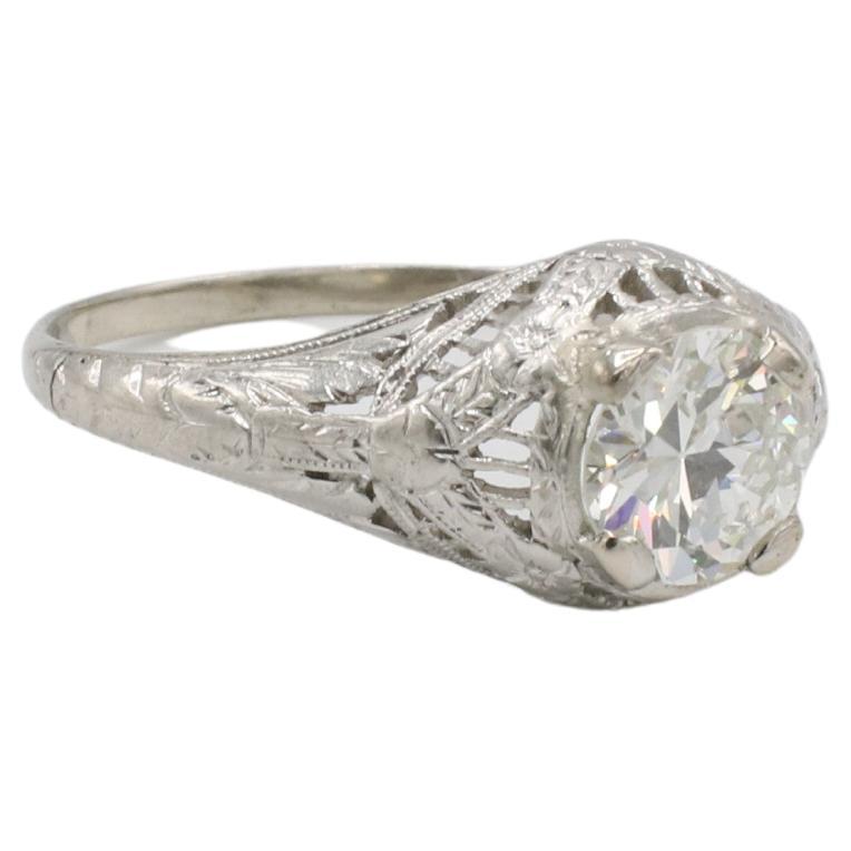 Bague de fiançailles Art déco en platine avec diamant naturel de taille européenne ancienne de 0.88 carat
Métal : Platine
Poids : 3.02 grammes
Diamant : diamant naturel de taille européenne ancienne I VS de 0,88 carat
Hauteur : 6mm
Taille : 7