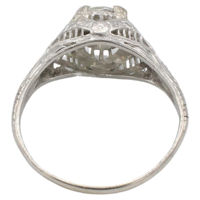 Taille vieille Europe Bague de fiançailles Art déco en platine avec diamant naturel de taille européenne ancienne de 0.88 carat en vente