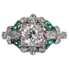 Bague Art déco en platine, diamant taille européenne ancienne de 0,90 carat et émeraude naturelle