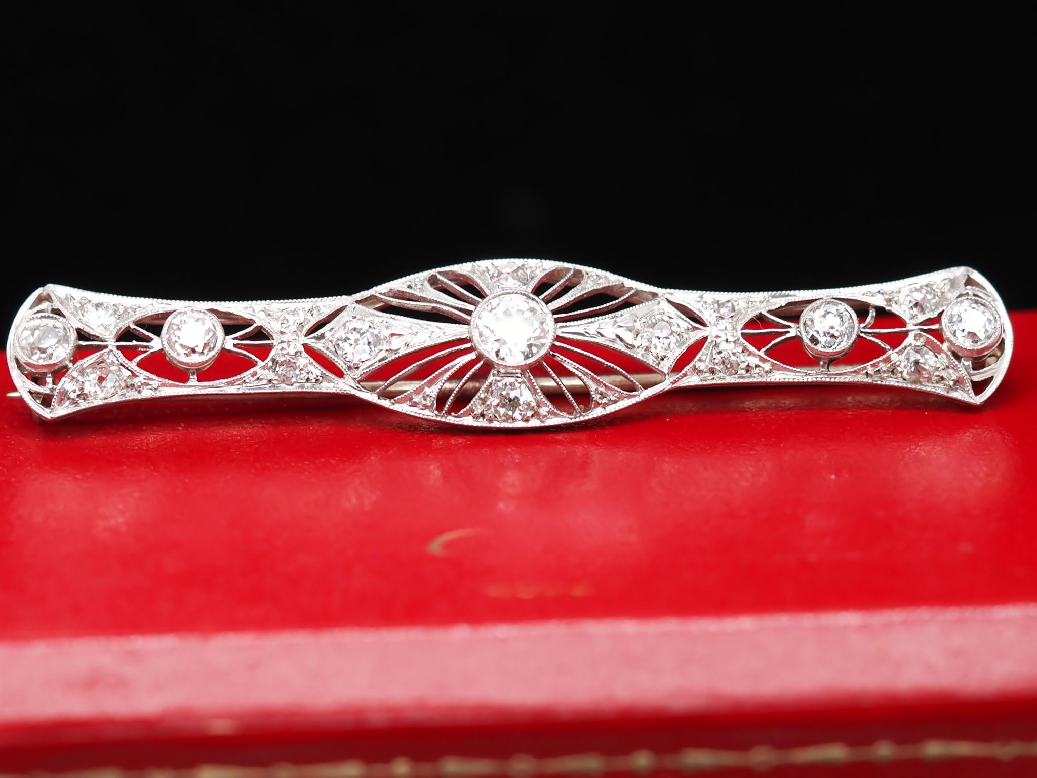 Women's or Men's Art Deco Platinum 1.00 Carat Old European Diamond Filigree Bar Brooch Pin For Sale