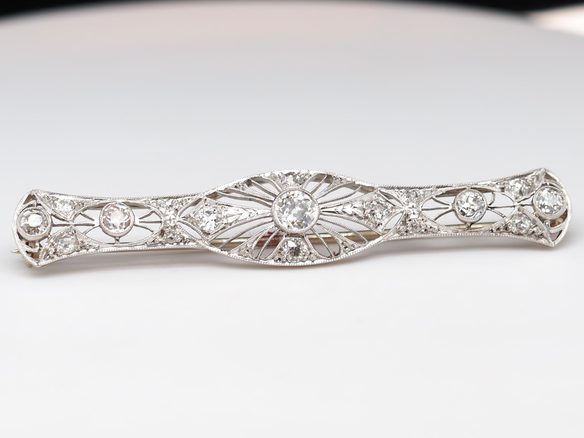 Women's or Men's Art Deco Platinum 1.00 Carat Old European Diamond Filigree Bar Brooch Pin For Sale