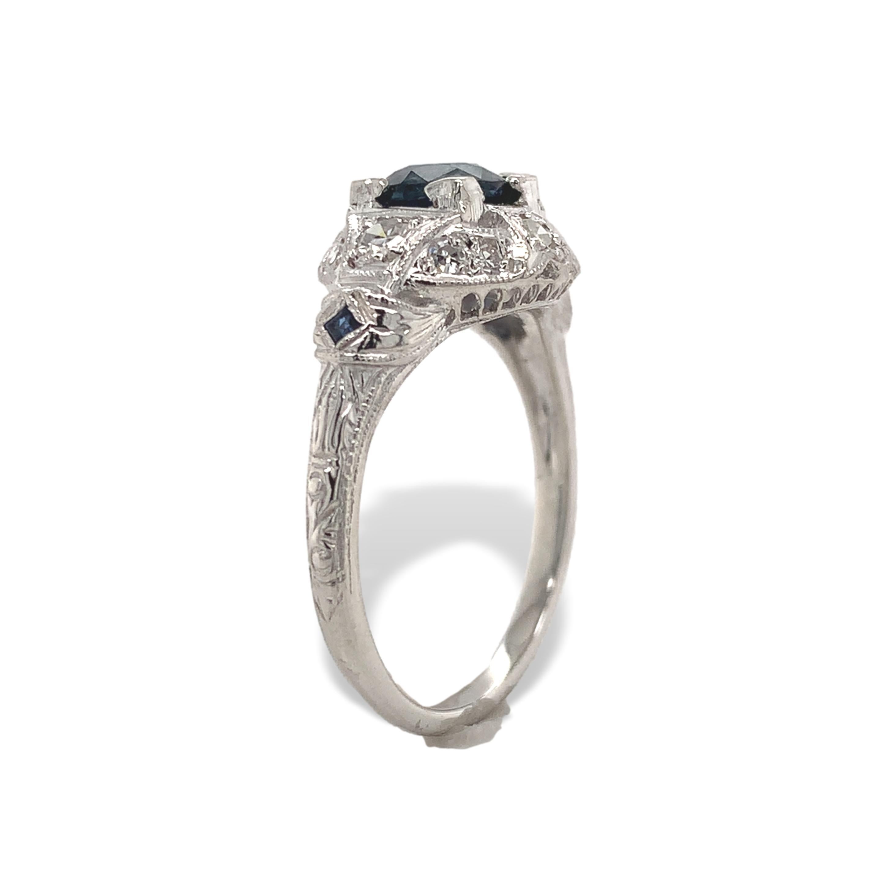 Taille ronde Bague filigrane Art déco avec saphir de 1,04 carat et diamants en vente