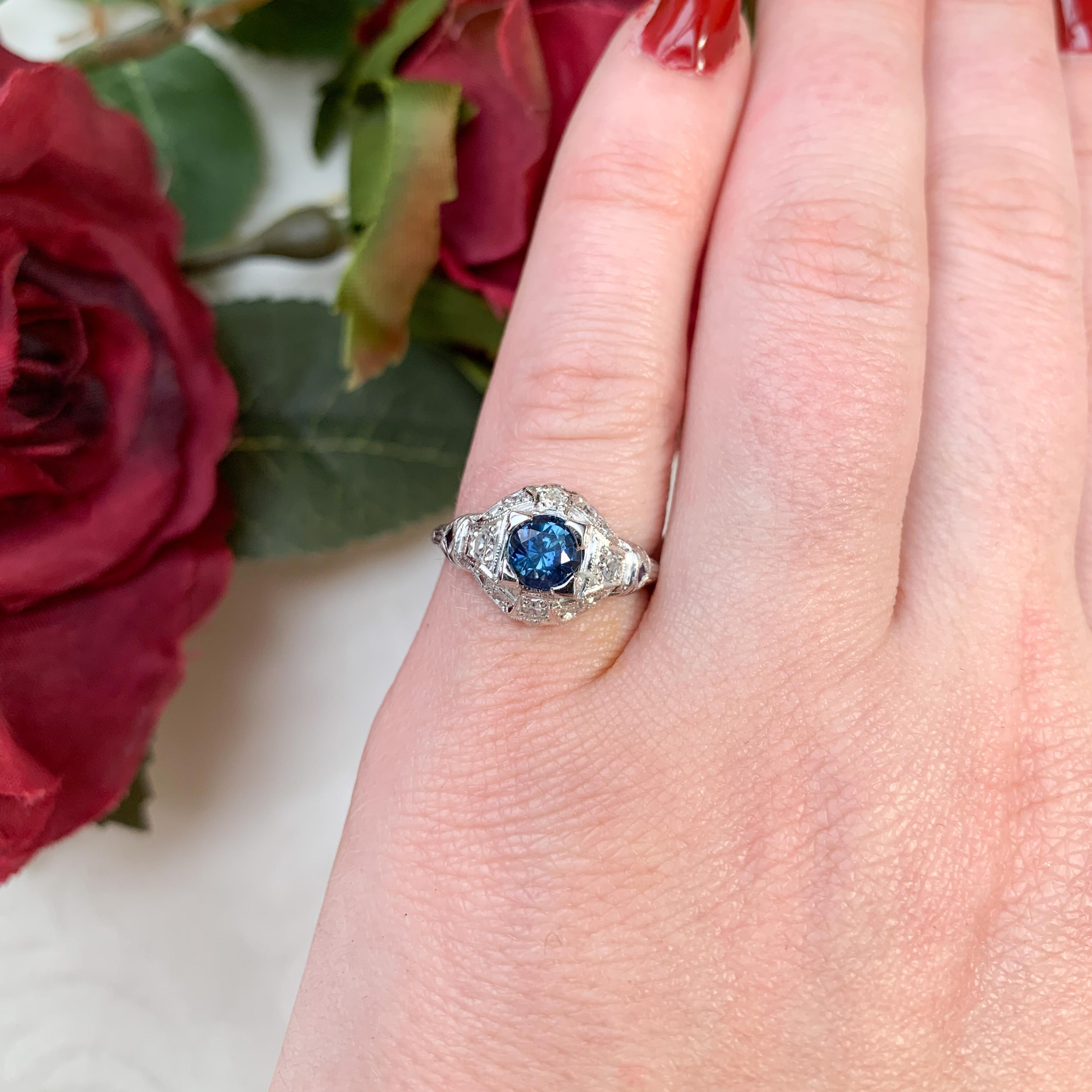 Bague filigrane Art déco avec saphir de 1,04 carat et diamants en vente 3