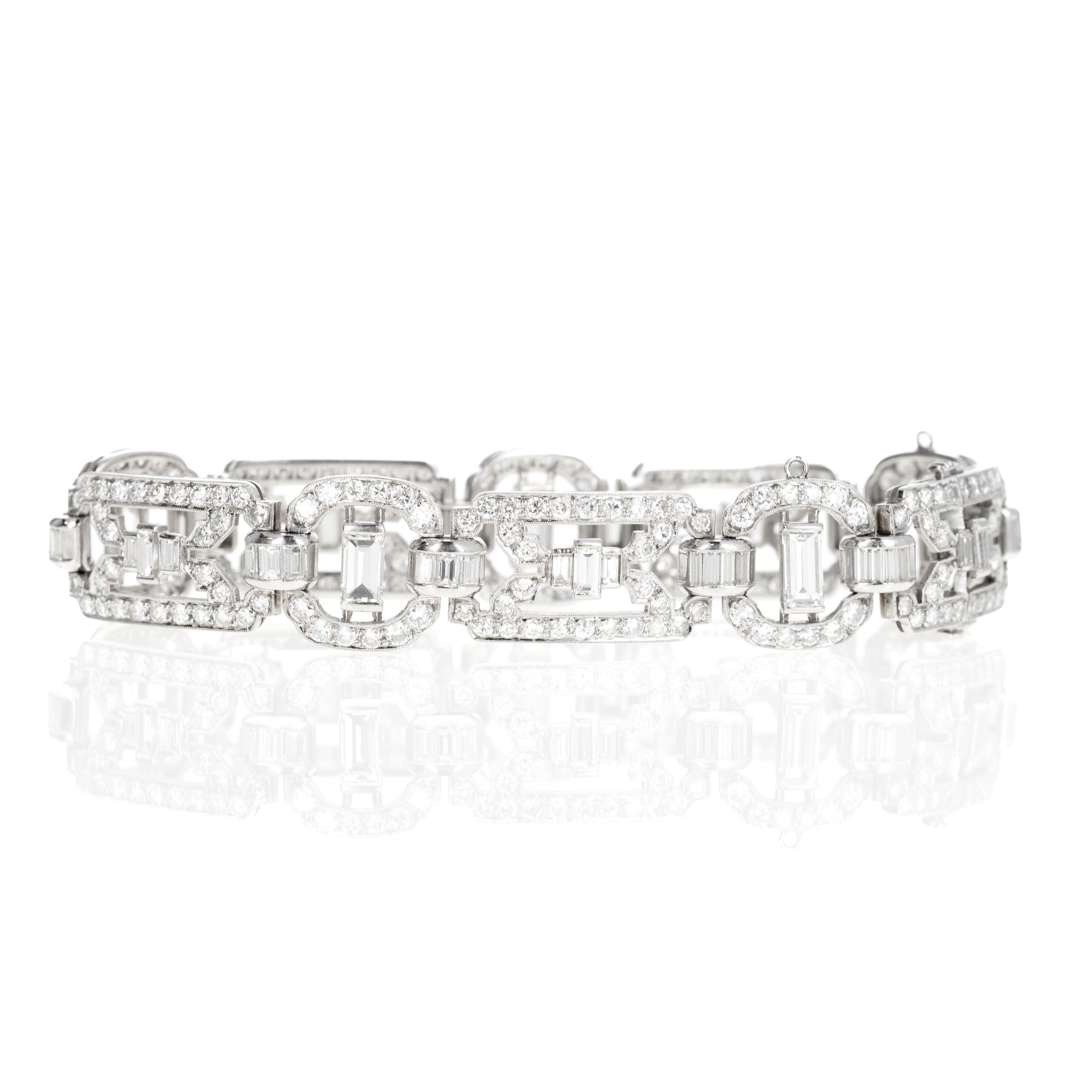 Taille baguette Bracelet Art déco en platine avec diamants baguettes de 10,53 carats en vente