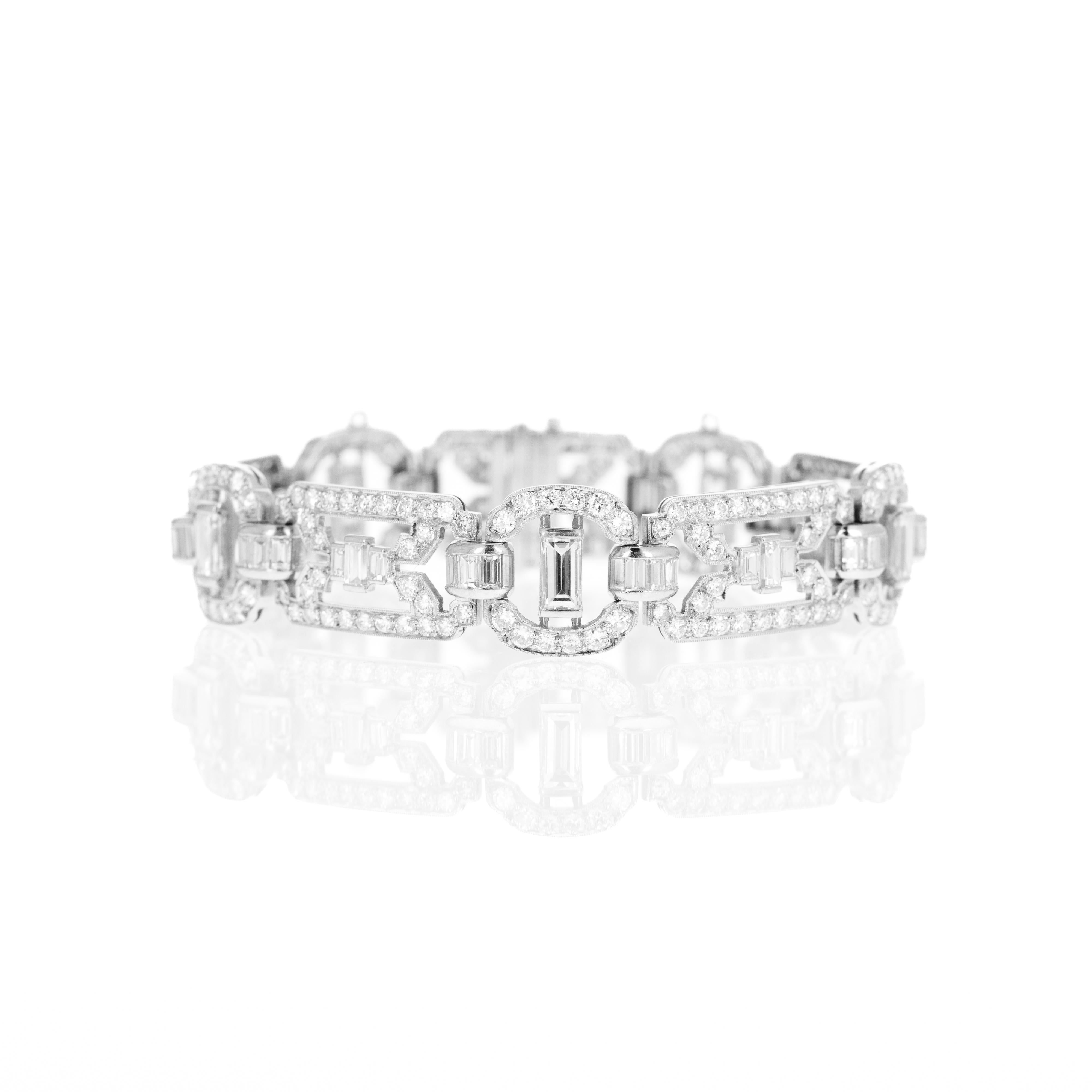 Bracelet Art déco en platine avec diamants baguettes de 10,53 carats Pour femmes en vente