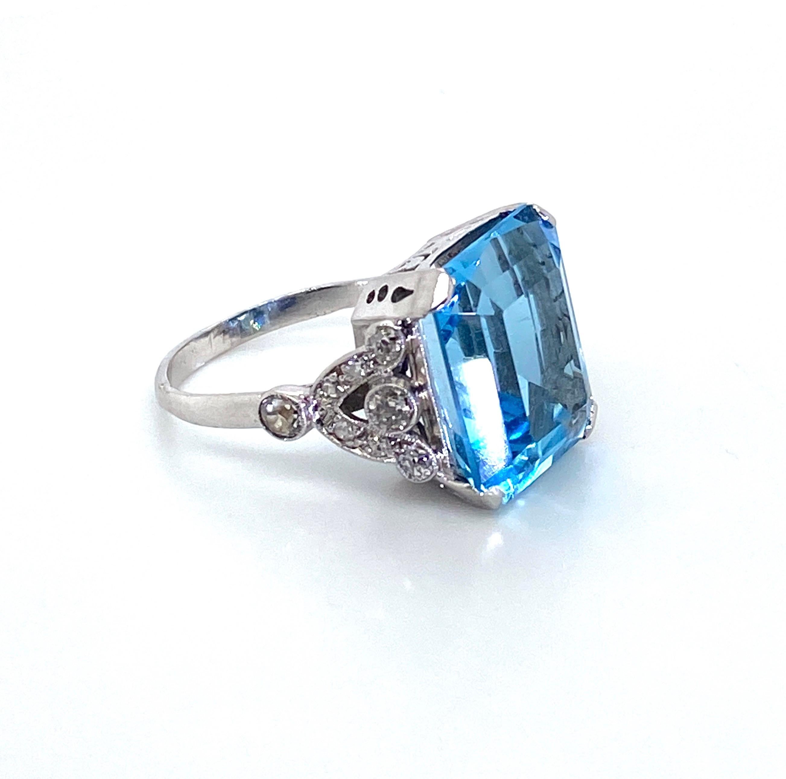 Art Deco Platinum and 10.60 Carat Natural Aquamarine and Diamond Dress Ring 2