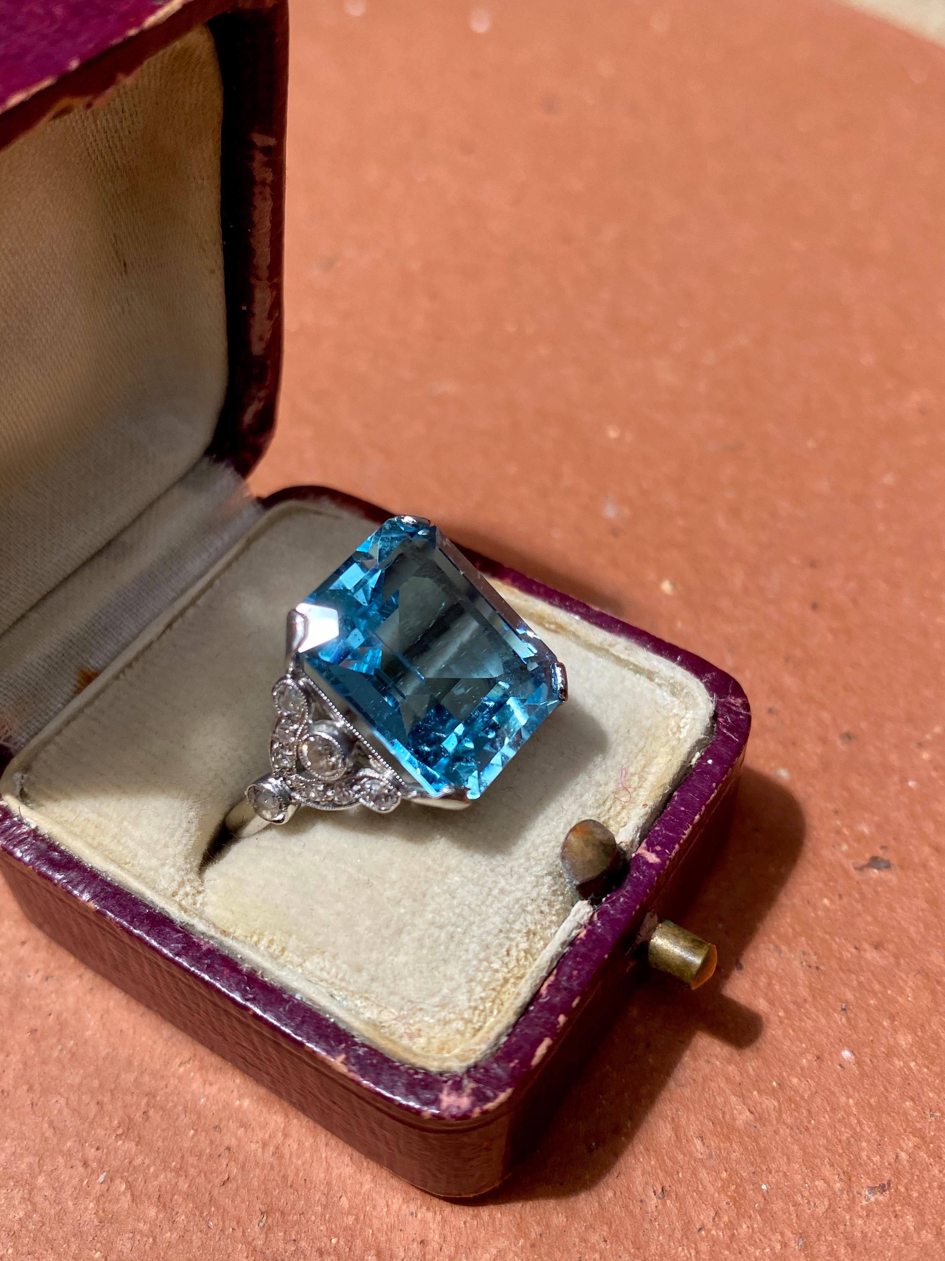 Art Deco Platinum and 10.60 Carat Natural Aquamarine and Diamond Dress Ring 6