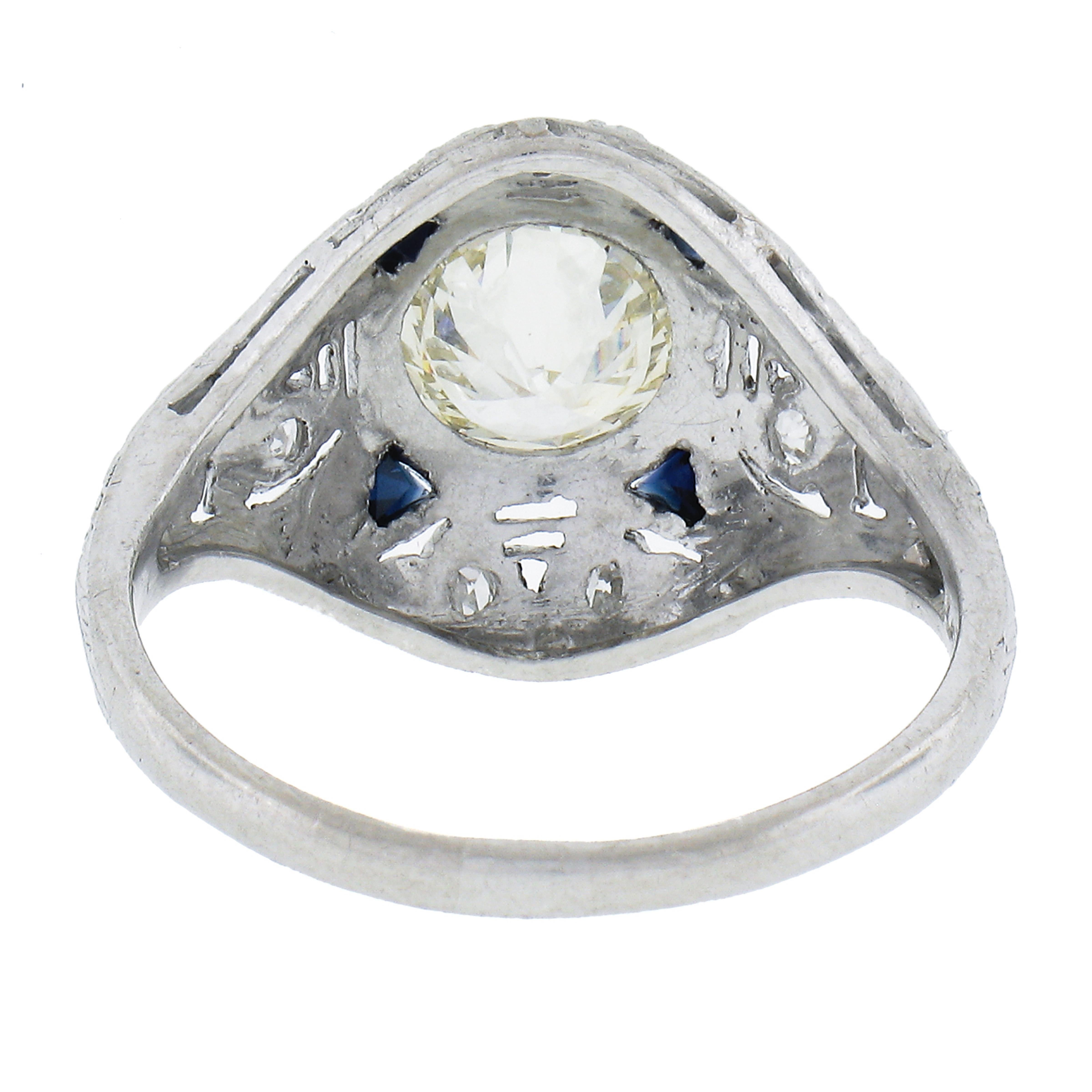 Anello Cocktail Art Deco in platino con diamante da 1,10 carati e zaffiro sintetico triangolare in vendita 2