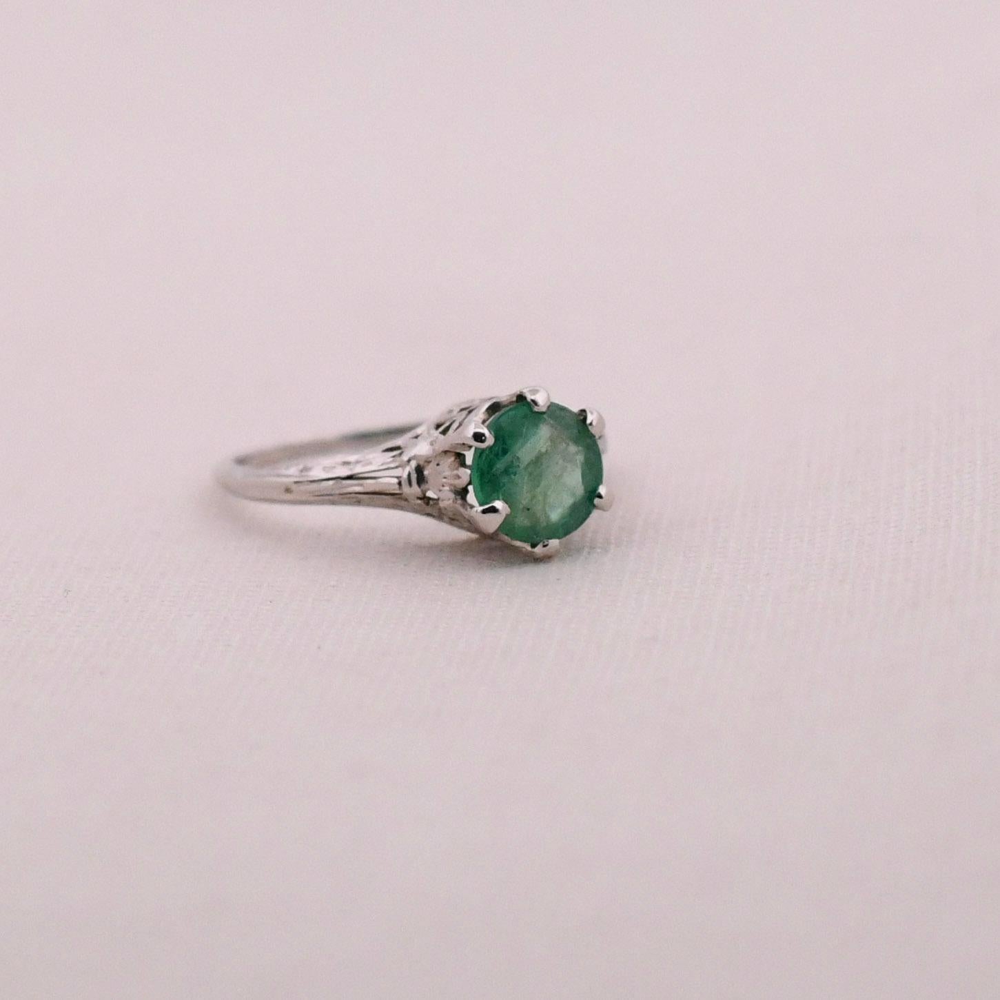 Women's or Men's Art Deco Platinum 1.12 Carat Natural Emerald Solitaire Filigree Engagement Ring 