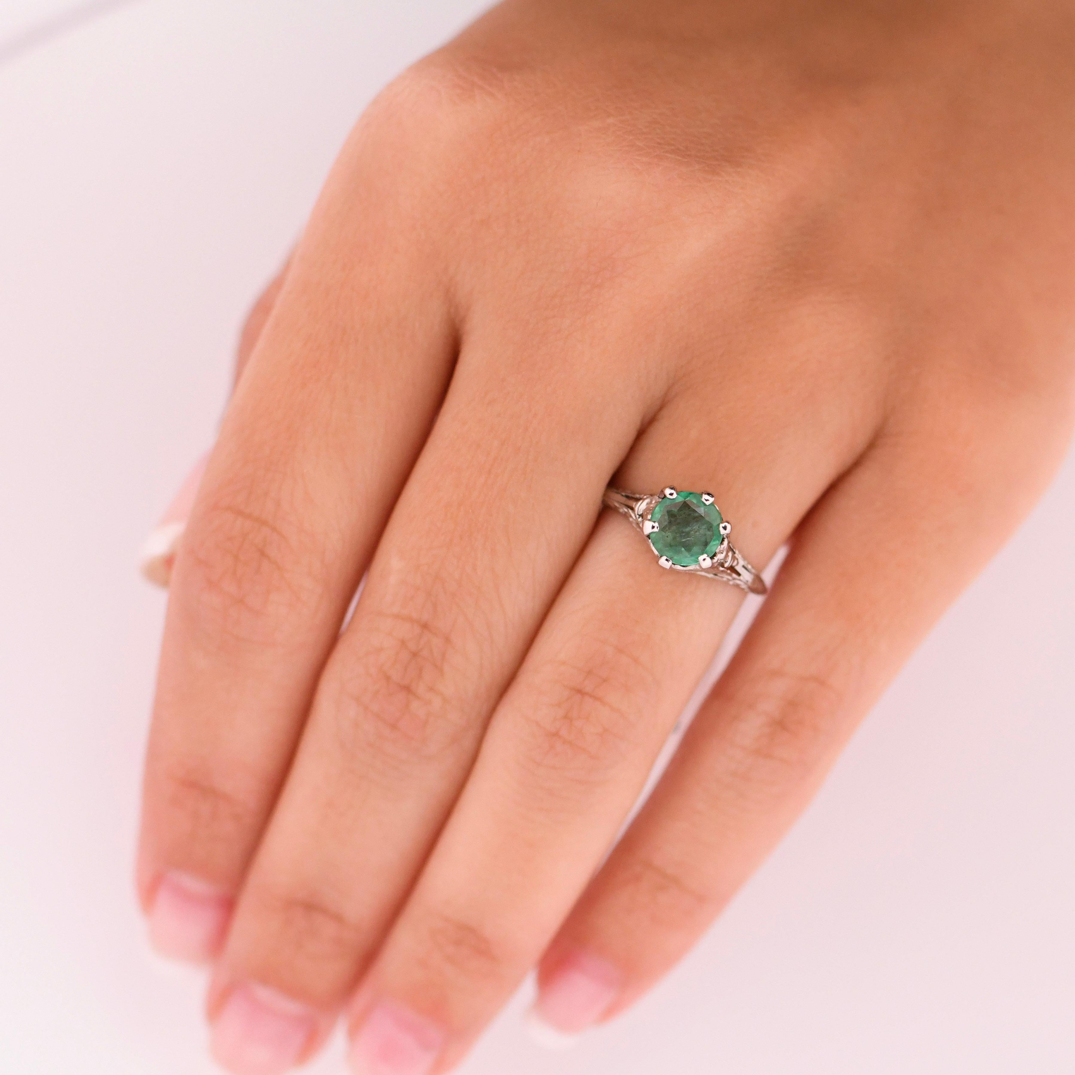 Art Deco Platinum 1.12 Carat Natural Emerald Solitaire Filigree Engagement Ring  2