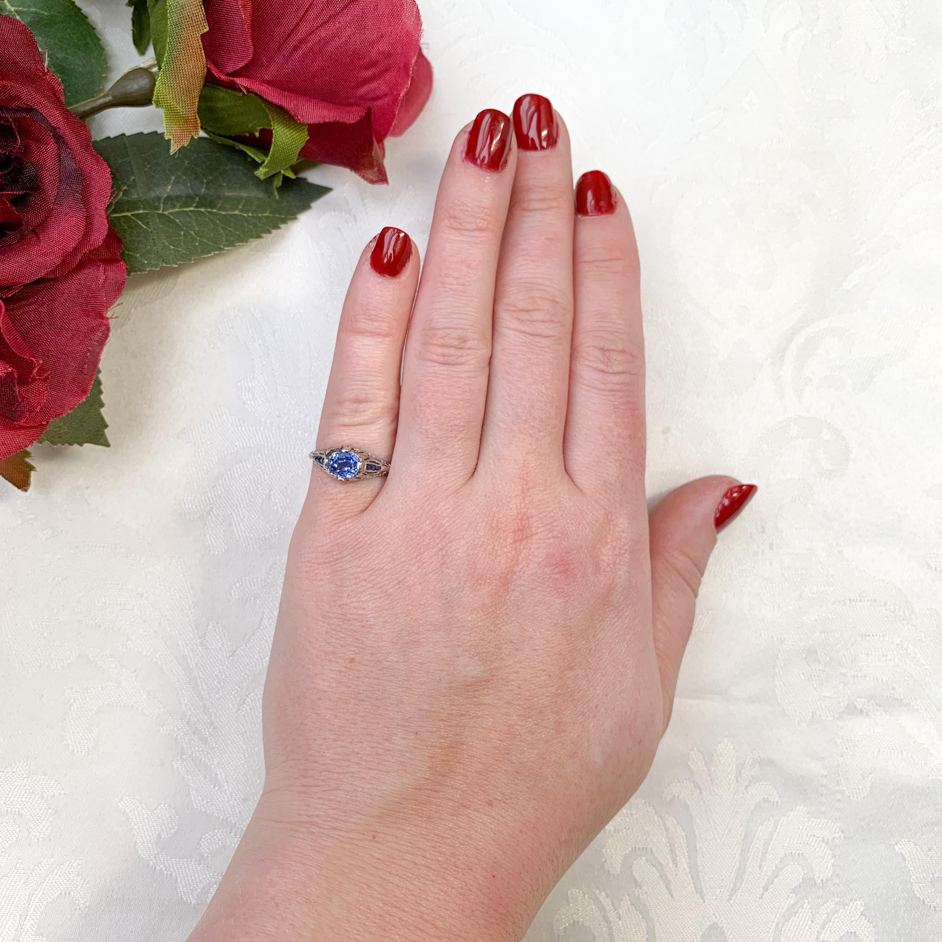 Bague filigrane Art déco en platine saphir 1,22 carat, taille 5, sans rapport de chaleur en vente 2