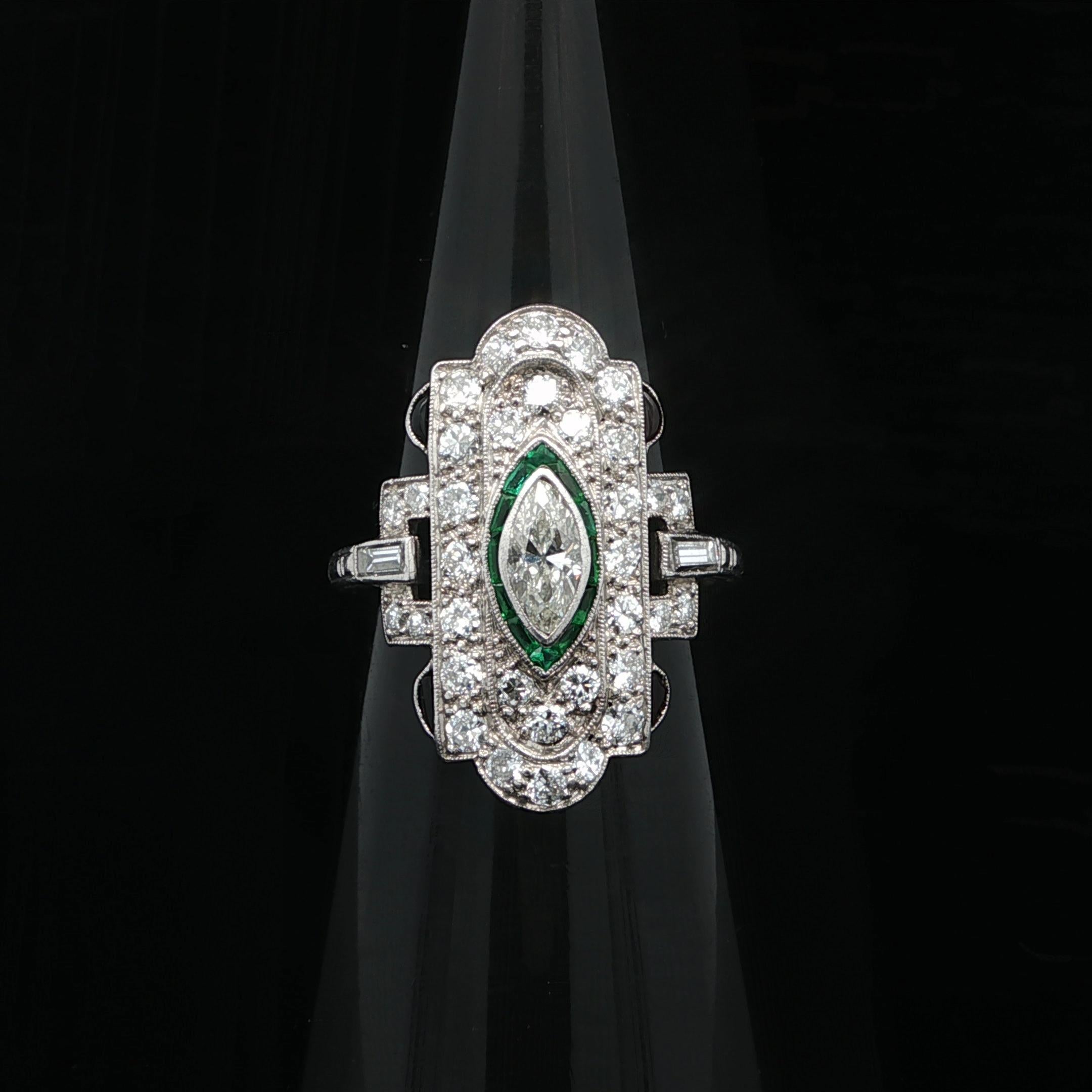 Anello da cena a scudo in platino Art Deco con diamante da 1,25 carati e pietre verdi, unico nel suo genere in vendita 9