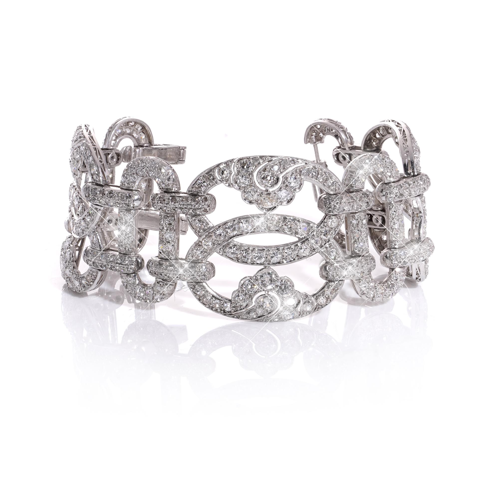 Art Deco platinum 13.38 carats of diamonds link bracelet For Sale 3