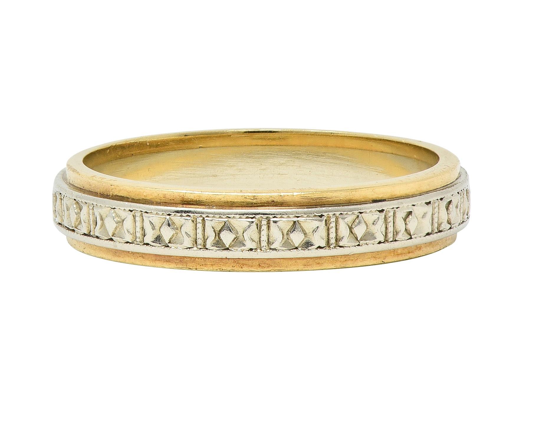 Art Deco Platinum 14 Karat Two-Tone Gold Antique Wedding Band Ring In Excellent Condition For Sale In Philadelphia, PA