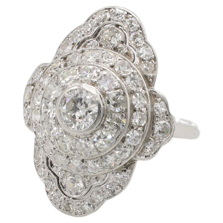 Art Deco Platin 1,40 Karat Natürlicher Diamant Navette Cluster Dome Ring 
Metall: Platin
Gewicht: 4.96 Gramm
Diamanten: Ca. 1,40 Karat G VS-SI1 natürliche Diamanten im alten europäischen Schliff und im Einzelschliff
Oberseite: 18 x 23 mm
Größe: 5