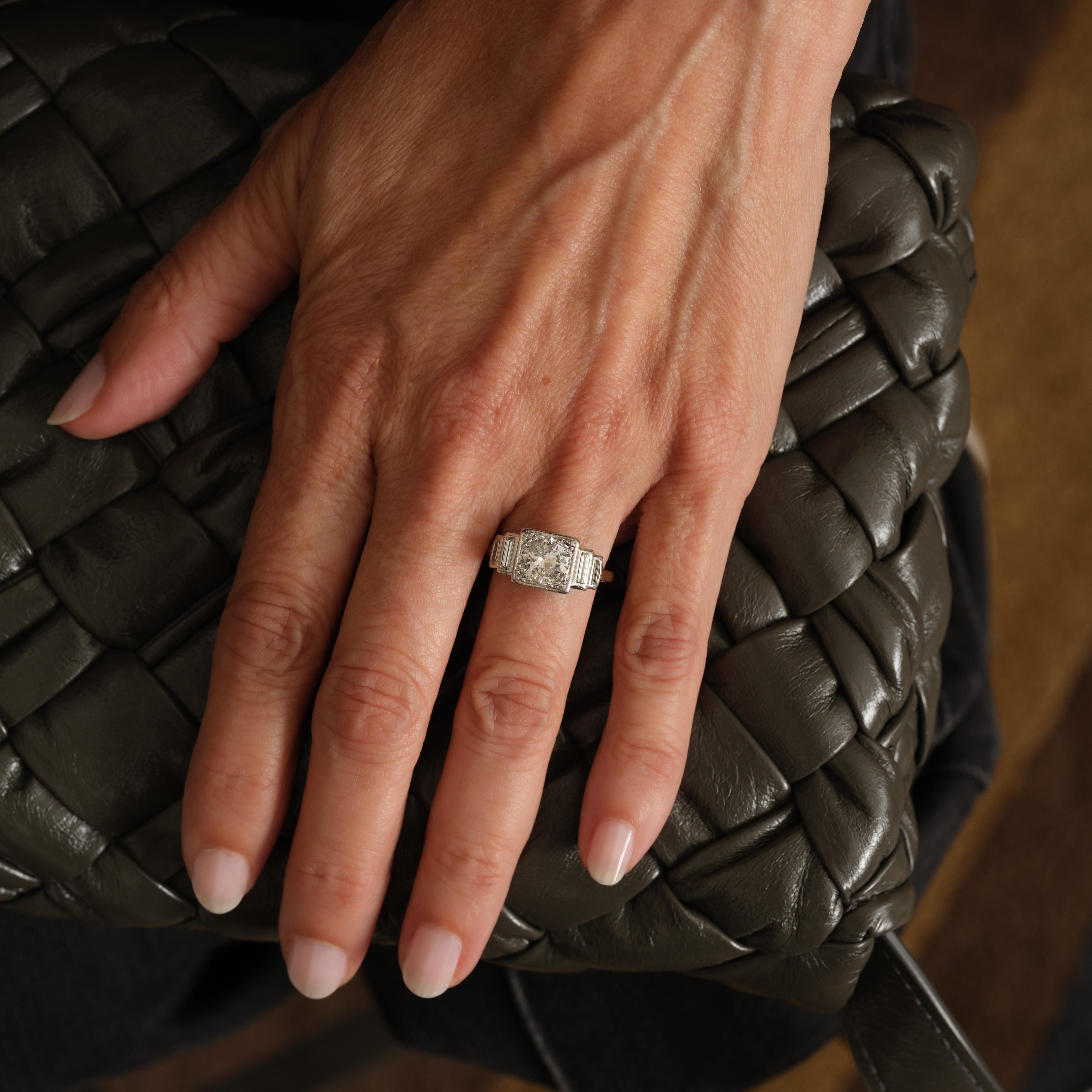 Bague de fiançailles Art Déco en platine 1,55 carat taille européenne ancienne en vente 4